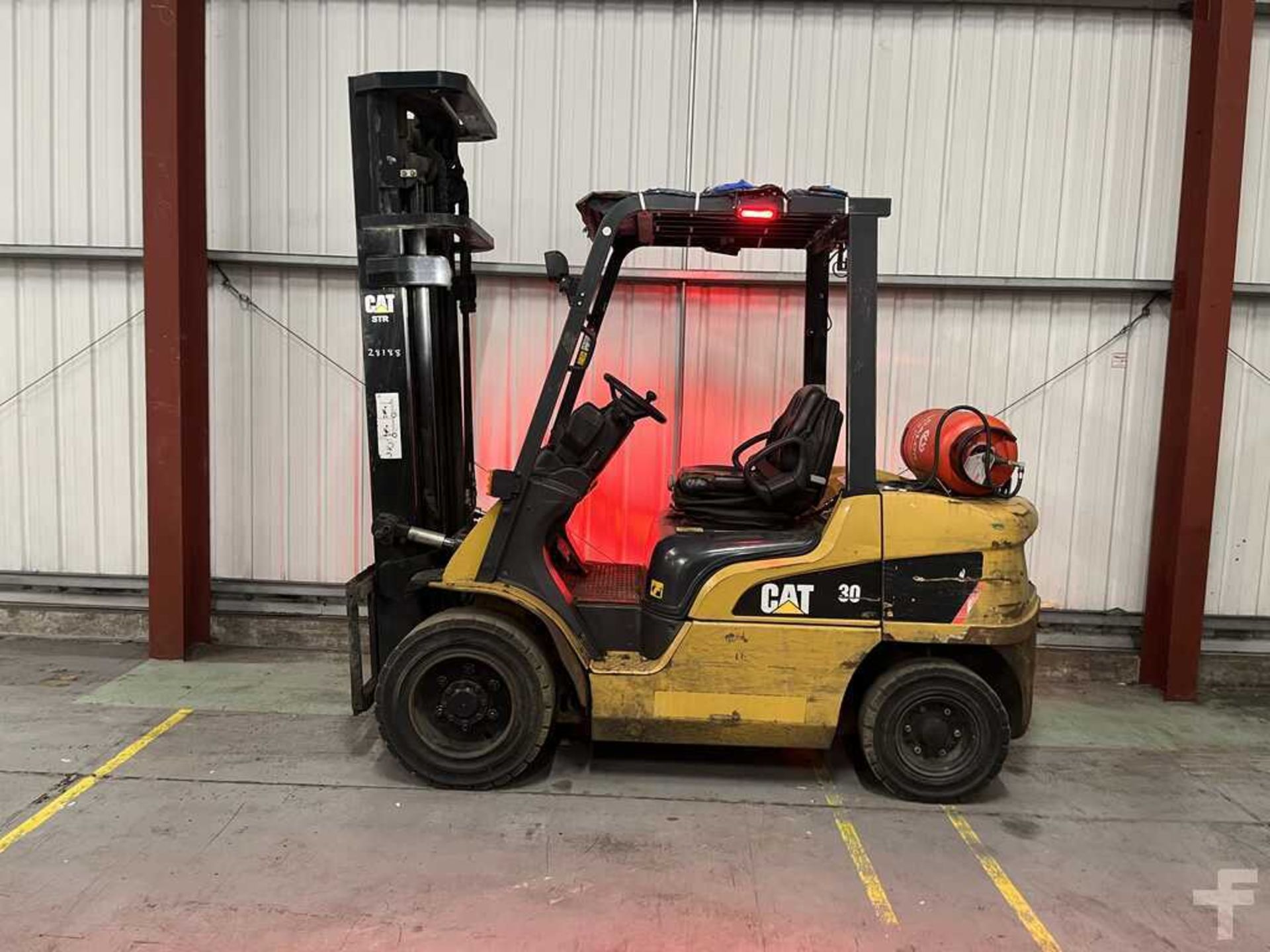 LPG FORKLIFTS CAT LIFT TRUCKS GP30NT