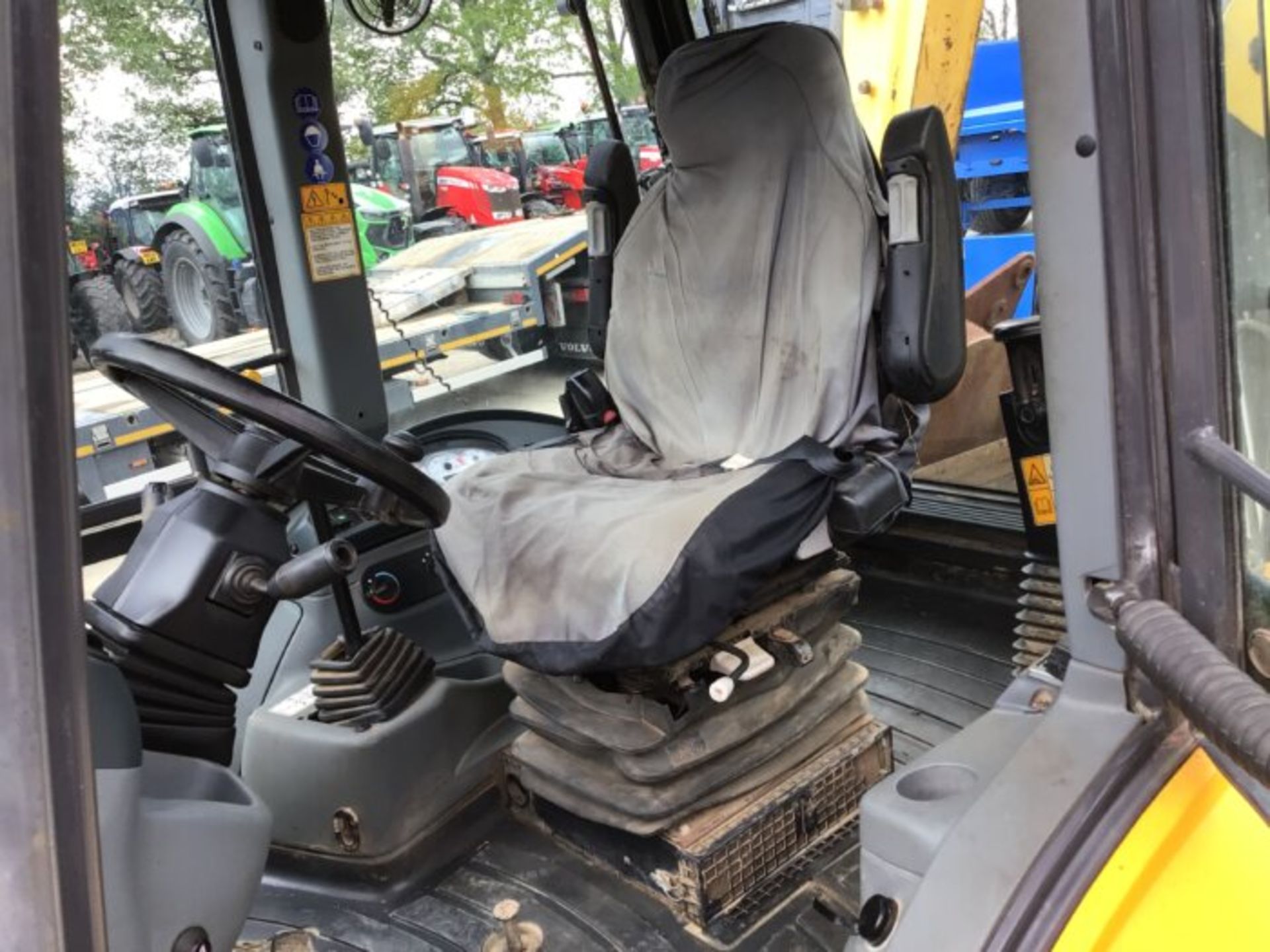 NEW HOLLAND B110 BACKHOE LOADER - Image 8 of 11