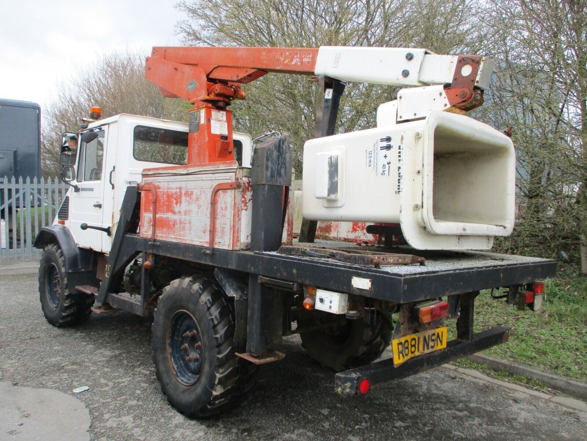 HIGH AND MIGHTY: UNIMOG U100L TURBO CHERRY PICKER, 10.7M PLATFORM - Bild 6 aus 20