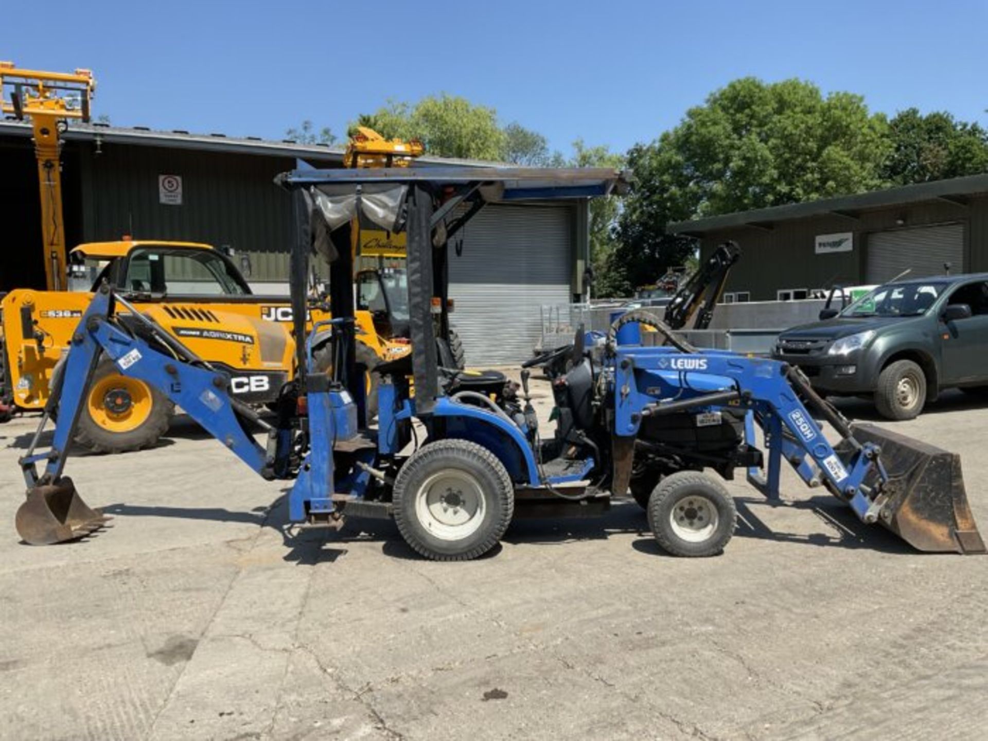 NEW HOLLAND TC24D WITH LEWIS 25QH LOADER - Image 3 of 6