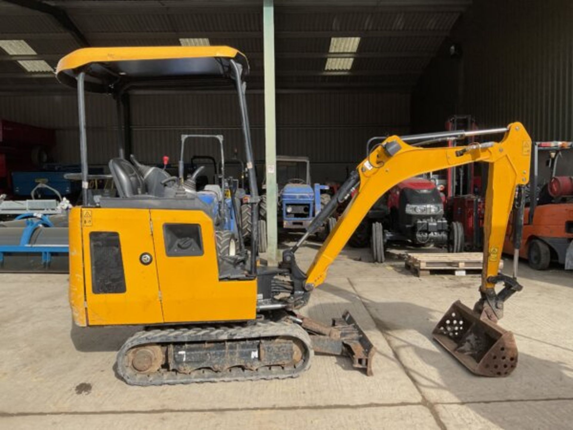 2019 JCB 15C-1 - Image 4 of 8