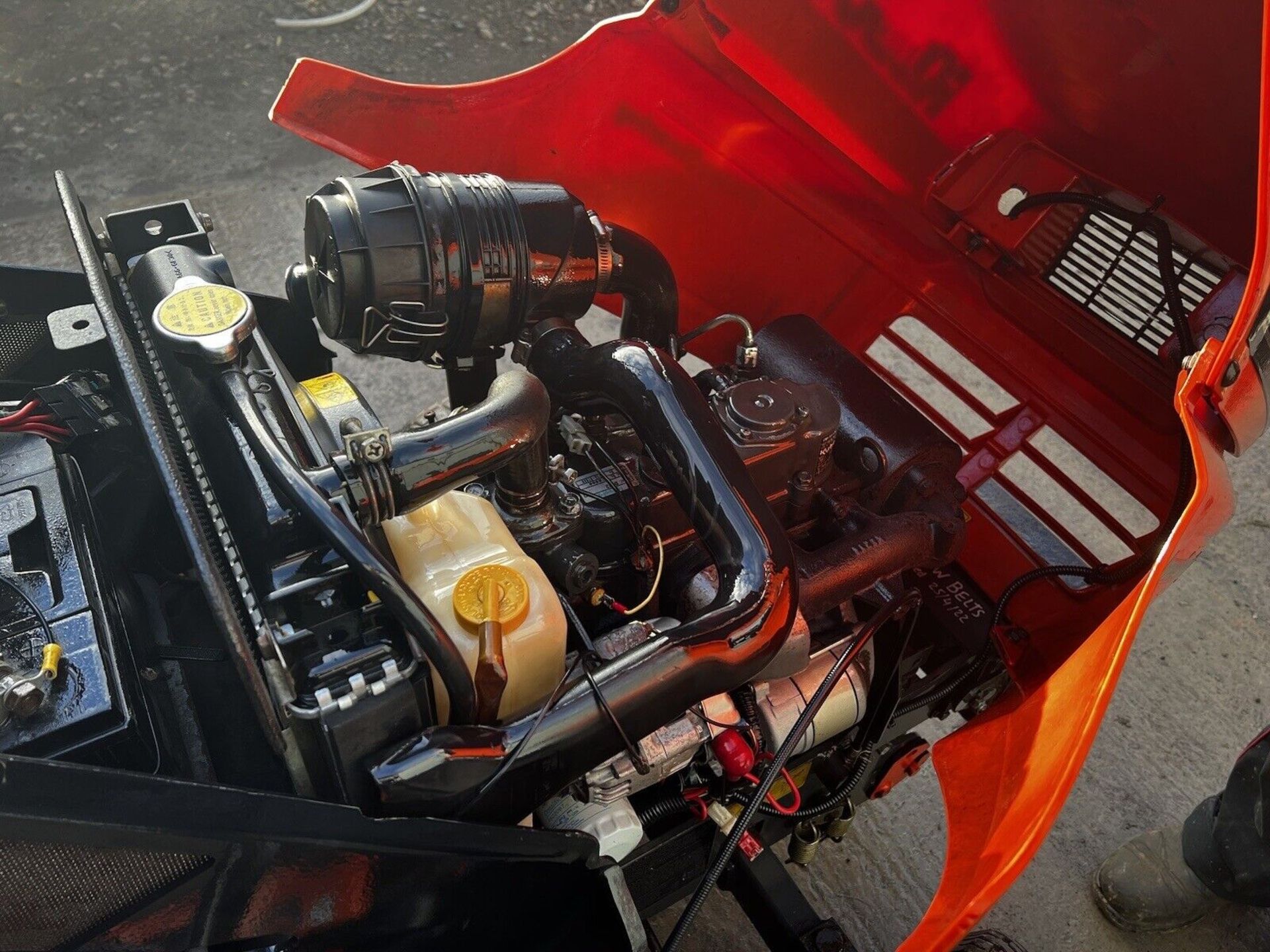 TERRAIN TAMER: KUBOTA G21 DIESEL MOWER MASTERS WITH HYDRAULIC TIP - Image 9 of 11