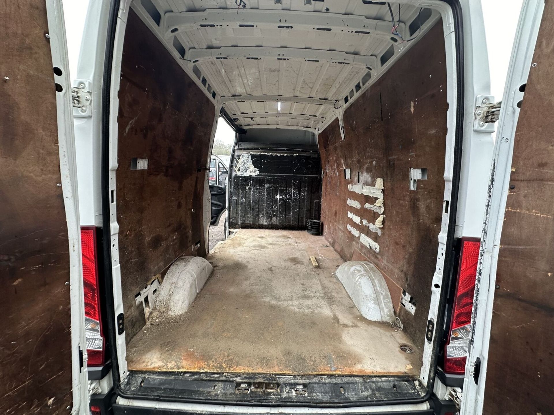 TURBO TROUBLE: 2018 IVECO DAILY HIGH ROOF VAN - ULEZ EURO 6 DEAL - Image 18 of 18