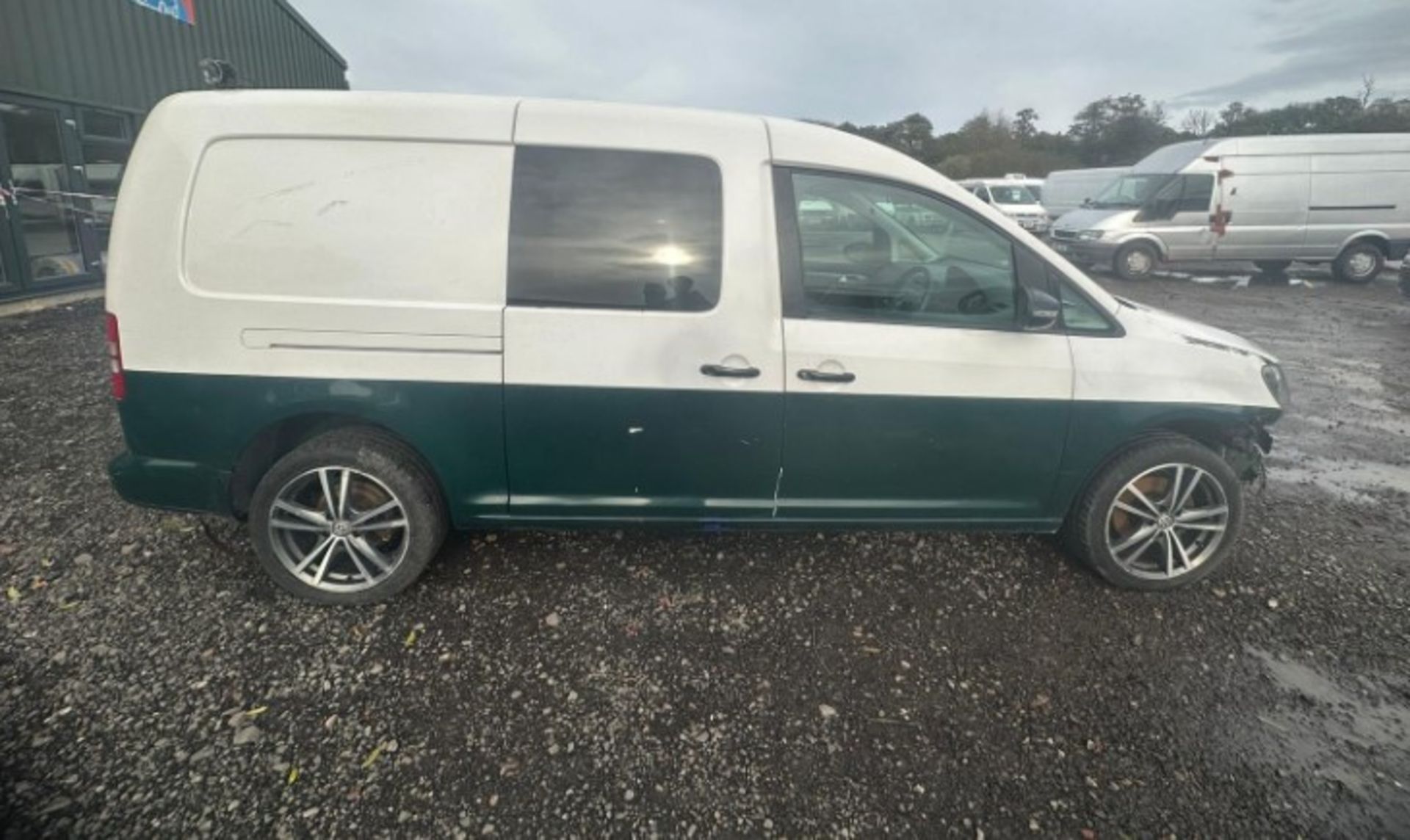 SPARES OR REPAIRS: 2014 VW CADDY MAXI - DSG WINDOW VAN, LOW MILES >>--NO VAT ON HAMMER--<< - Image 3 of 21