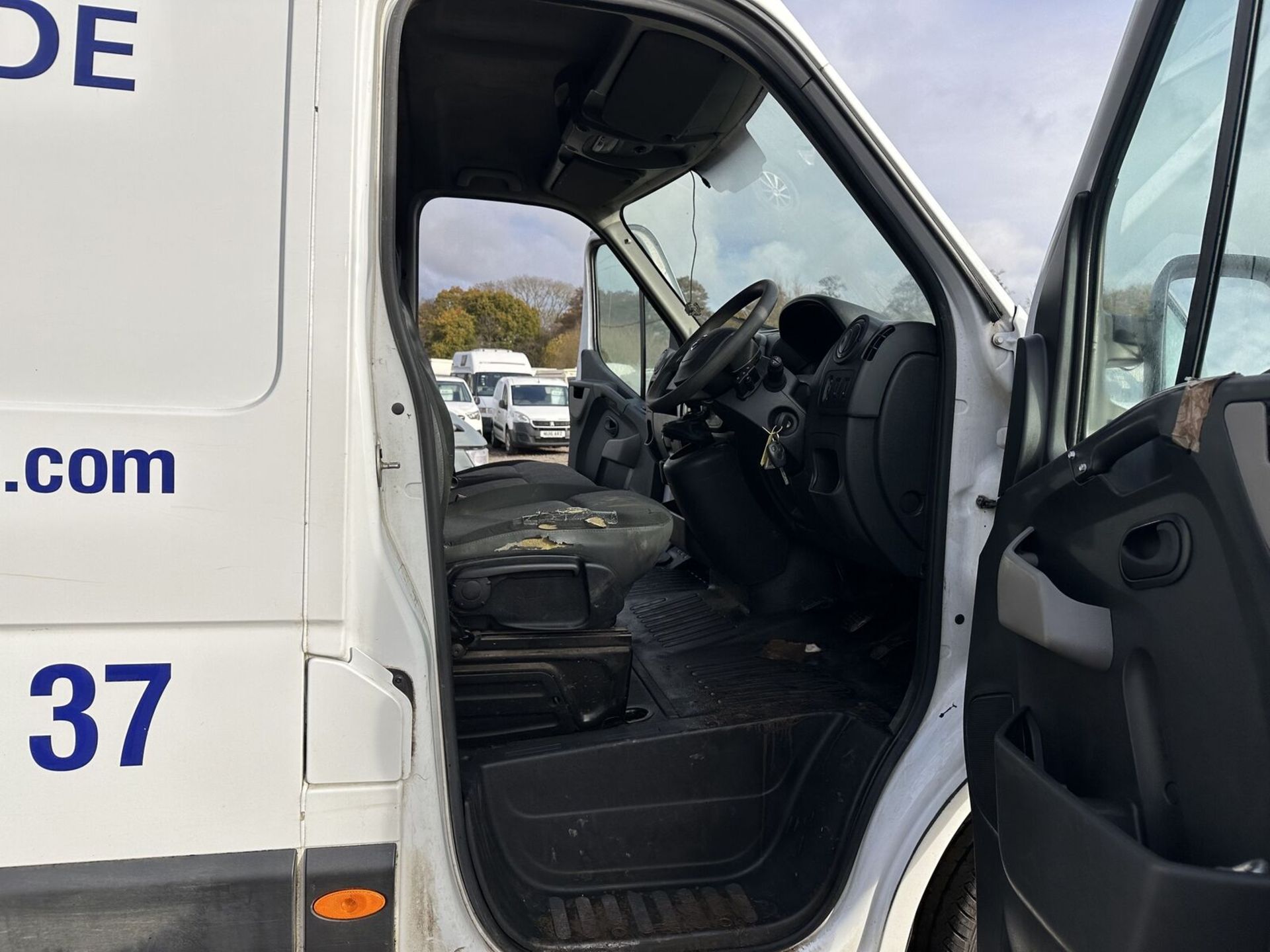 NISSAN NV400 SE PANEL VAN: EURO 6, SPARES OR REPAIRS, 68 PLATE - Image 11 of 17