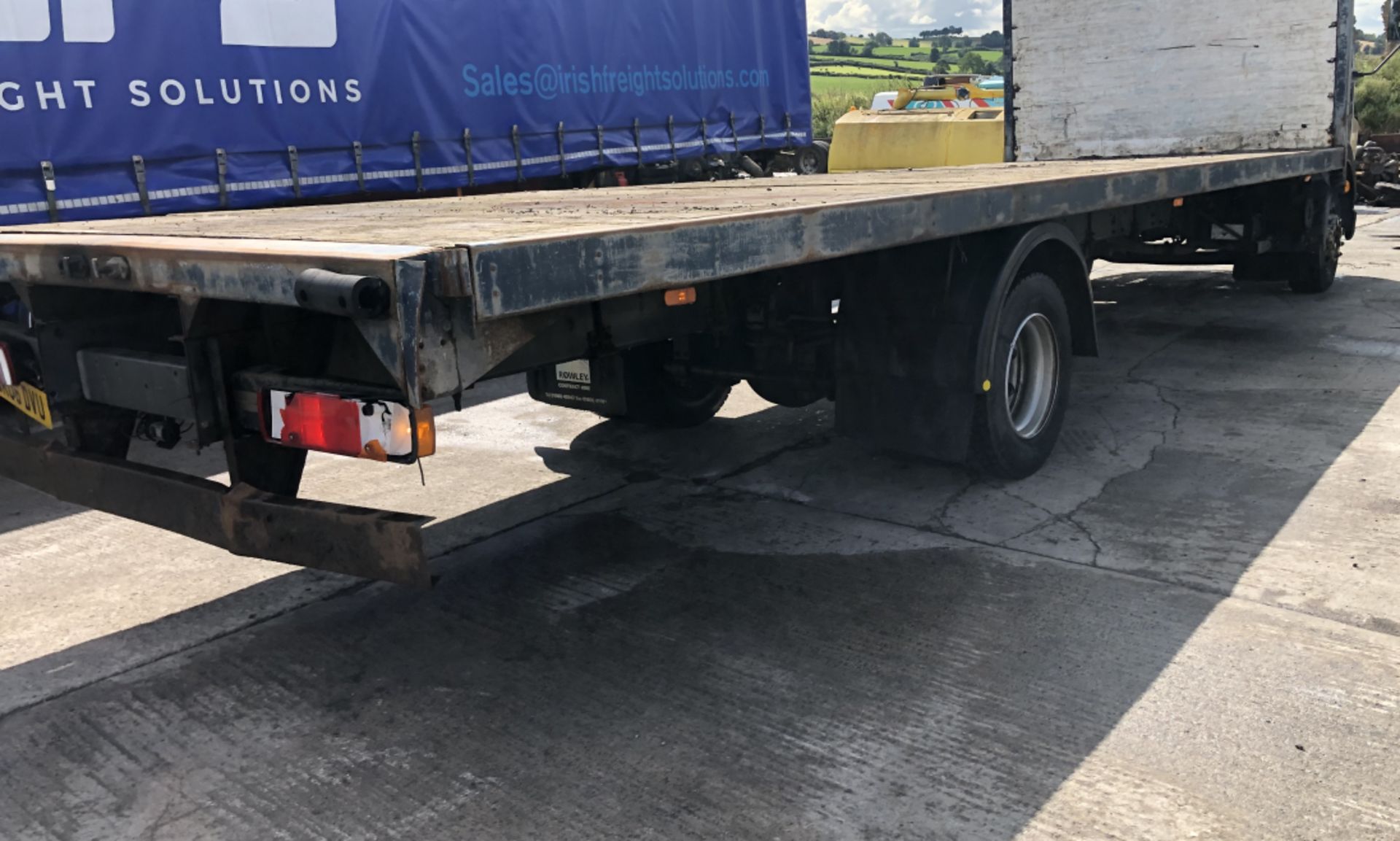 2006 DAF 55 180 LF FLATBED TRUCK - Image 4 of 10