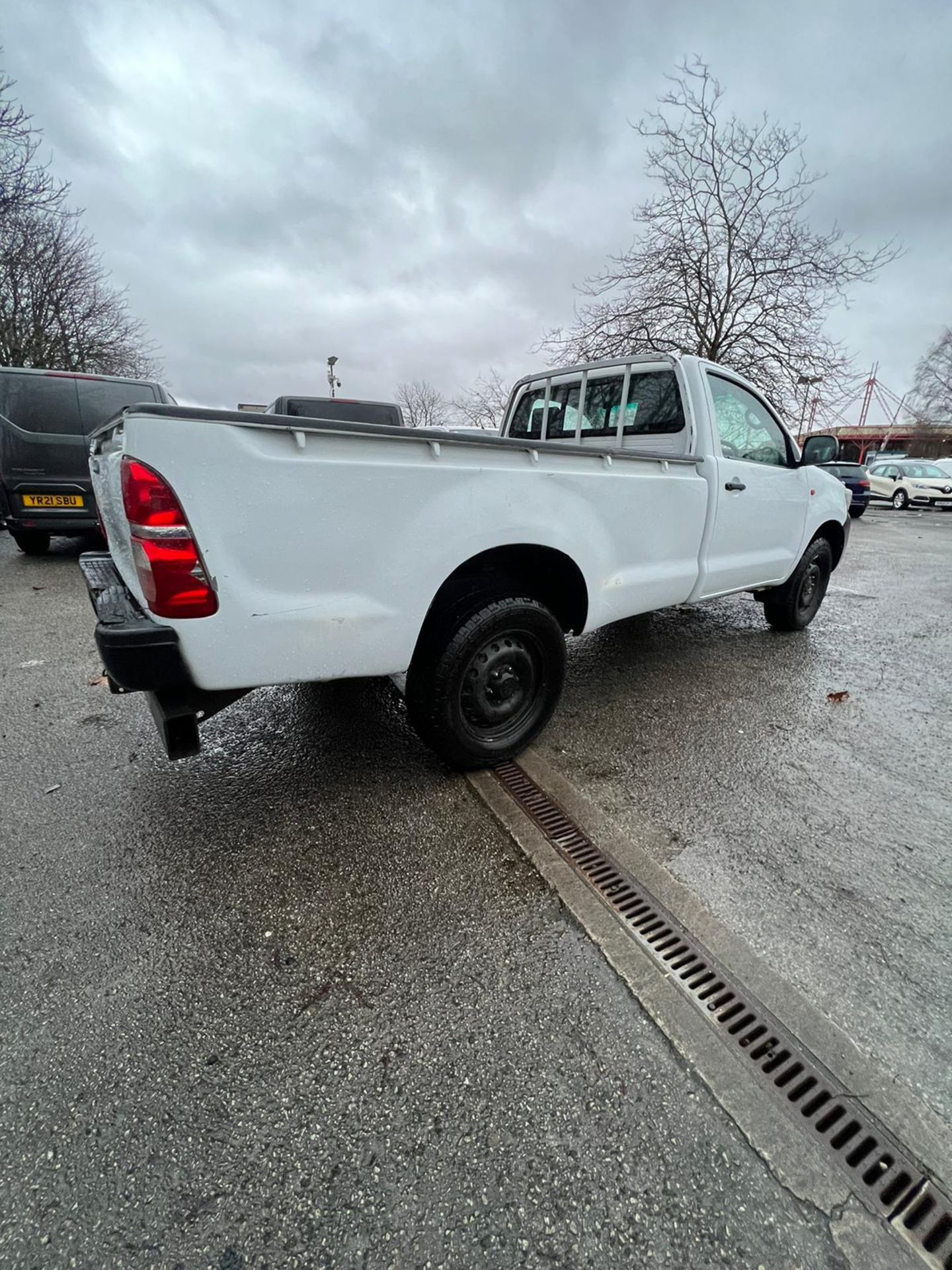 TOYOTA HILUX 109K MILES FULL HISTORY 2 KEYS 1 OWNER - Image 14 of 14