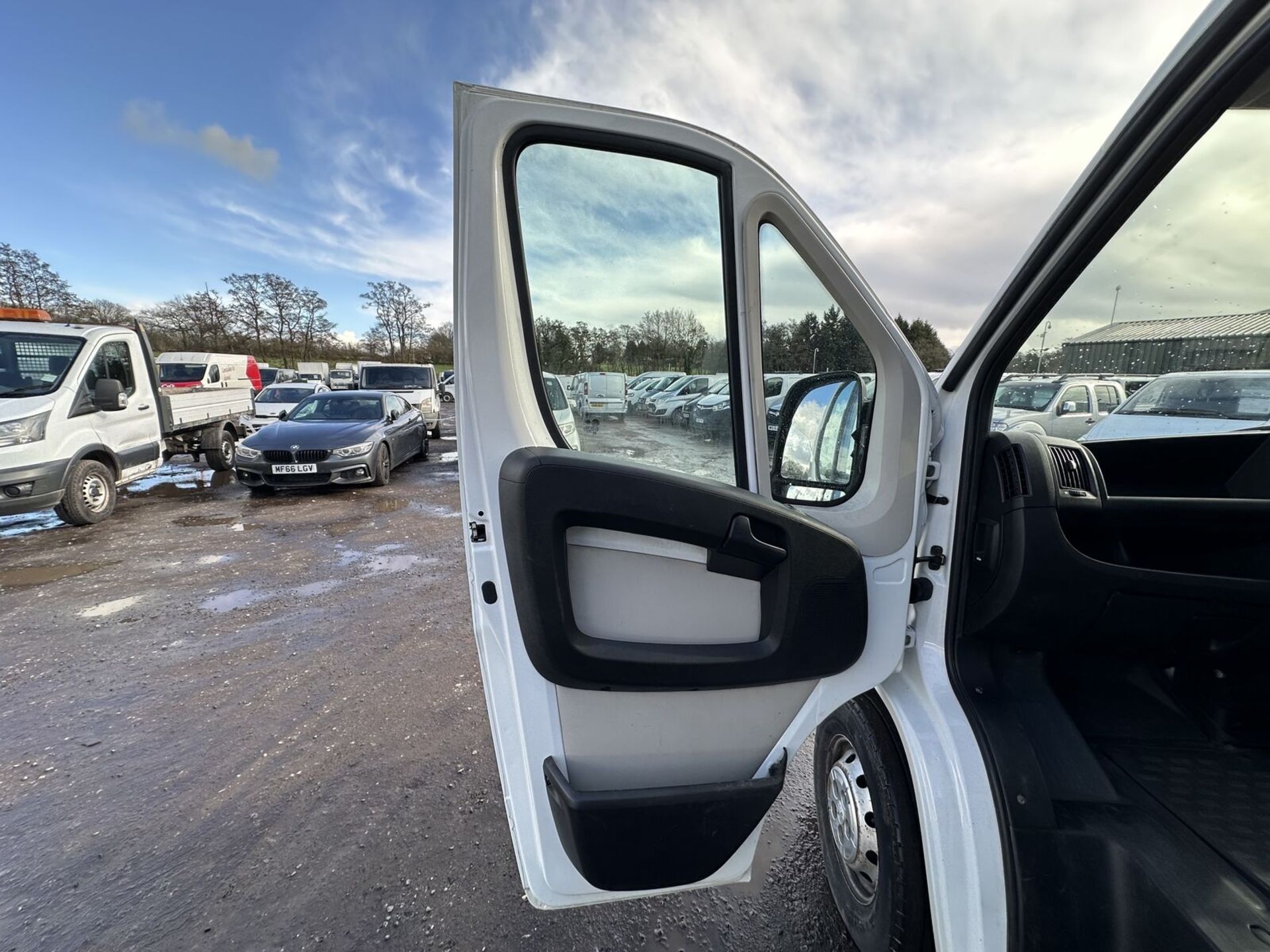 PERFORMANCE-DRIVEN RECOVERY SOLUTION: 2019 PEUGEOT BOXER FLATBED - Image 4 of 16