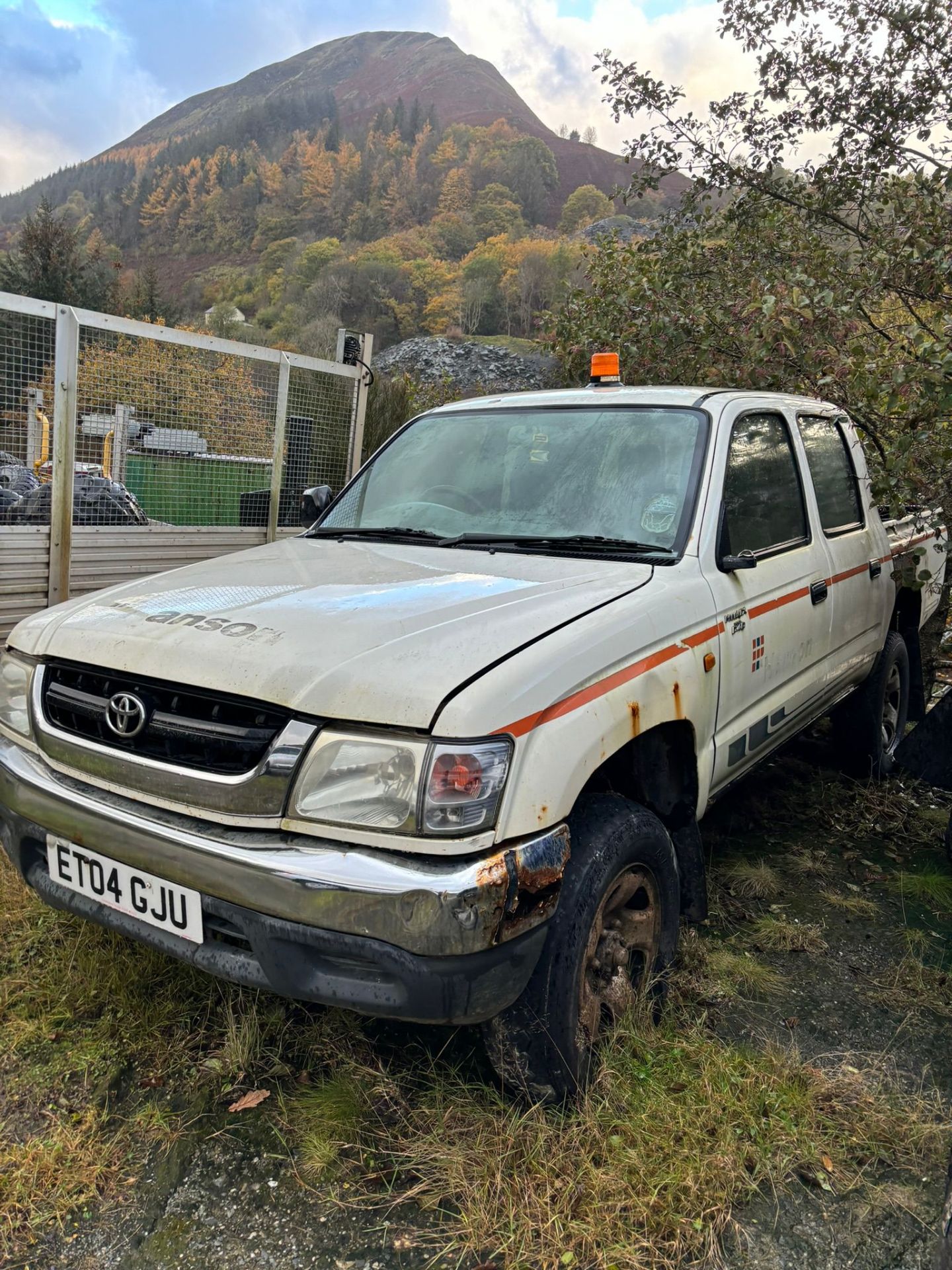 TOYOT HILUX DOUBLE CAB PICKUP TRUCK 2004 4X4