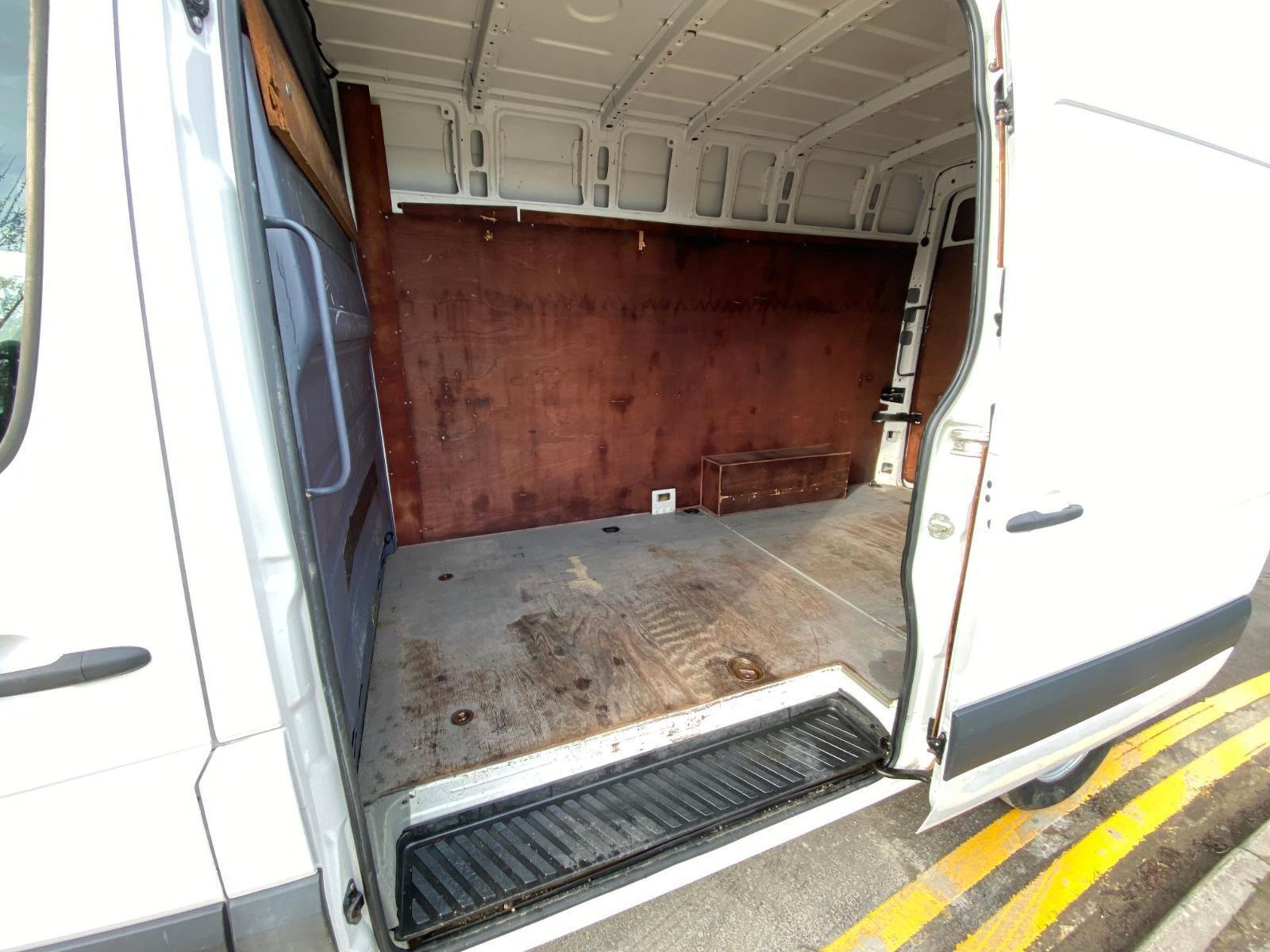 ADVENTURE-READY: 2016 VW CRAFTER EURO6 DIESEL CAMPER >>--NO VAT ON HAMMER--<< - Image 11 of 16