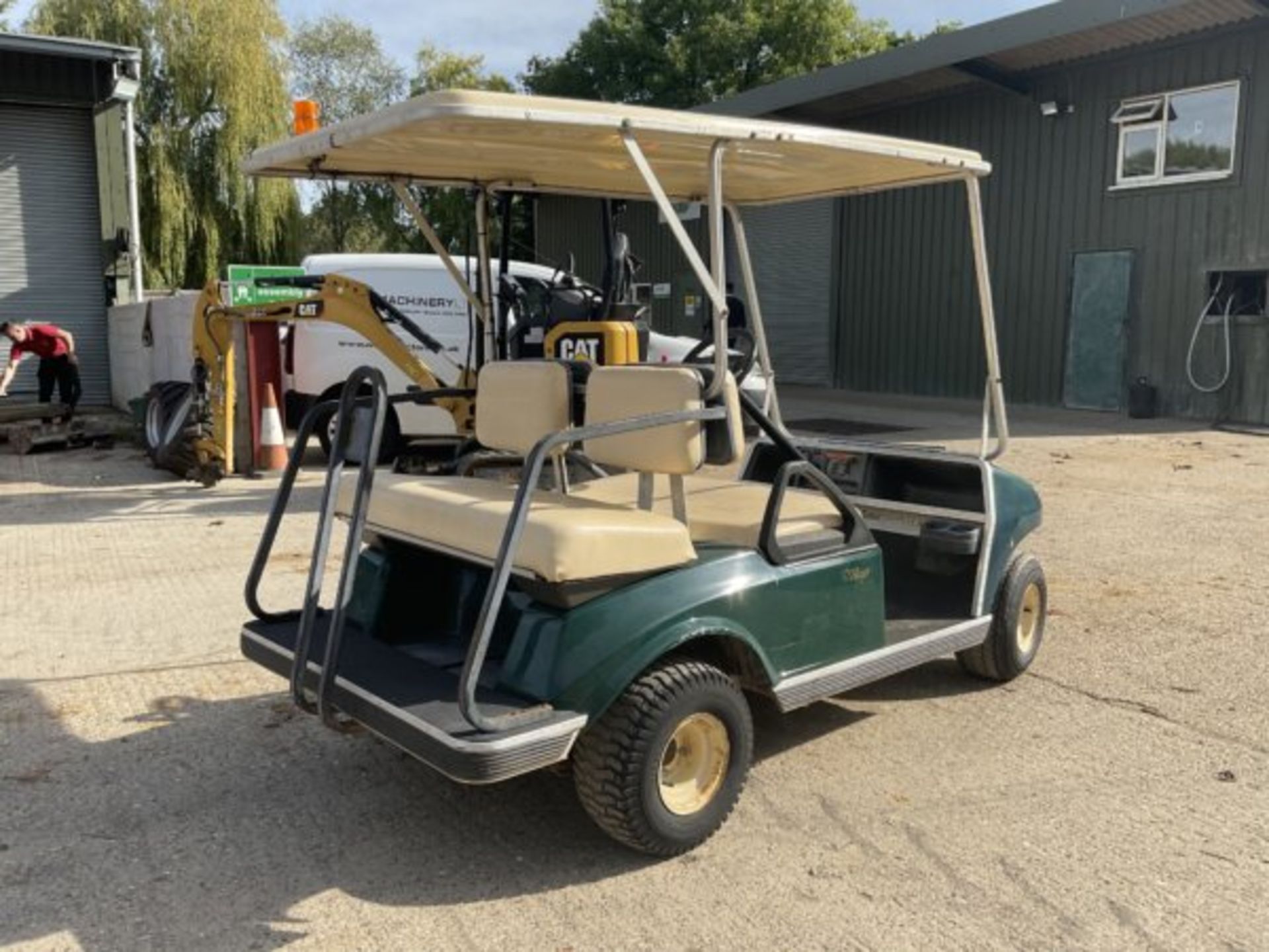 CLUB CAR VILLAGER GOLF BUGGY. PETROL. WINDSHIELD. 4 PASSENGERS. - Image 5 of 9