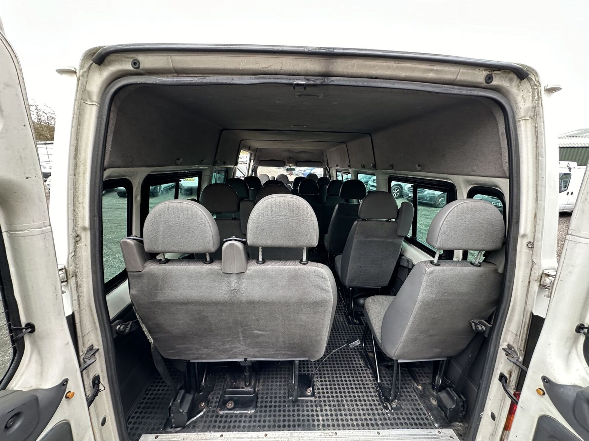 VERSATILE 2005 FORD TRANSIT MINIBUS: TURBO REPAIRABLE >>--NO VAT ON HAMMER--<< - Image 19 of 21