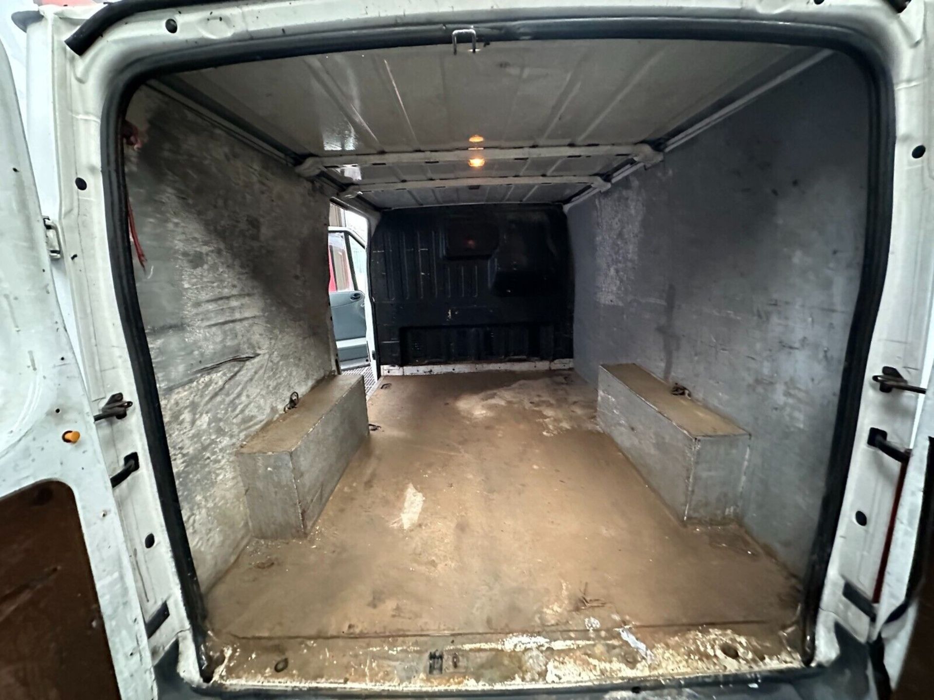 WHITE WARRIOR: FORD TRANSIT 280 SWB DIESEL PANEL VAN >>--NO VAT ON HAMMER--<< - Image 12 of 12