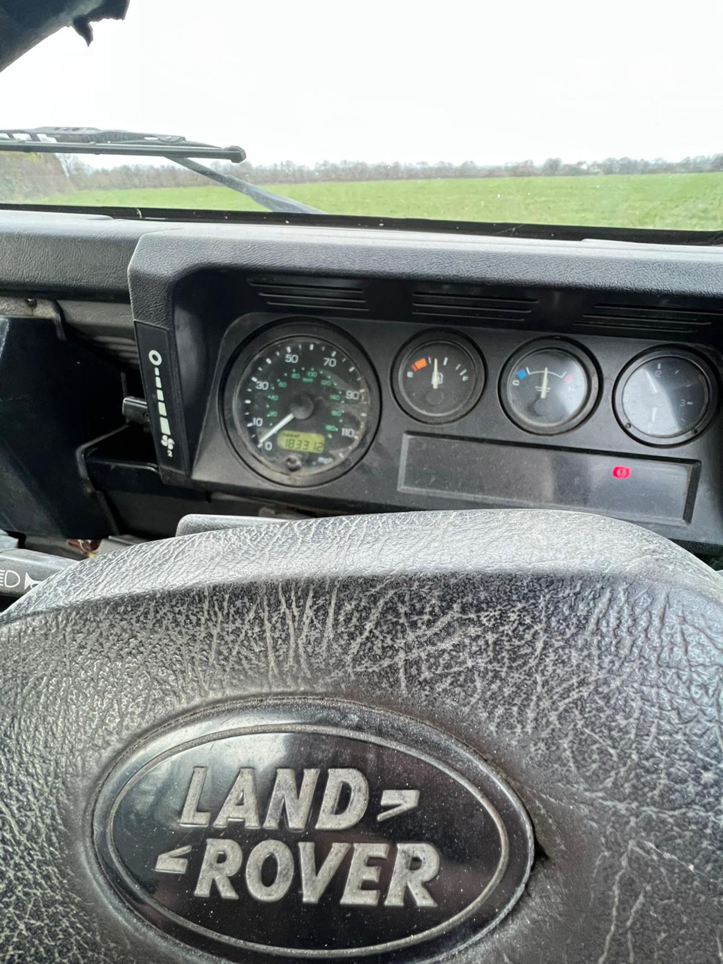 LANDROVER DEFENDER 6 MONTHS MOT START RUNS - Image 10 of 13