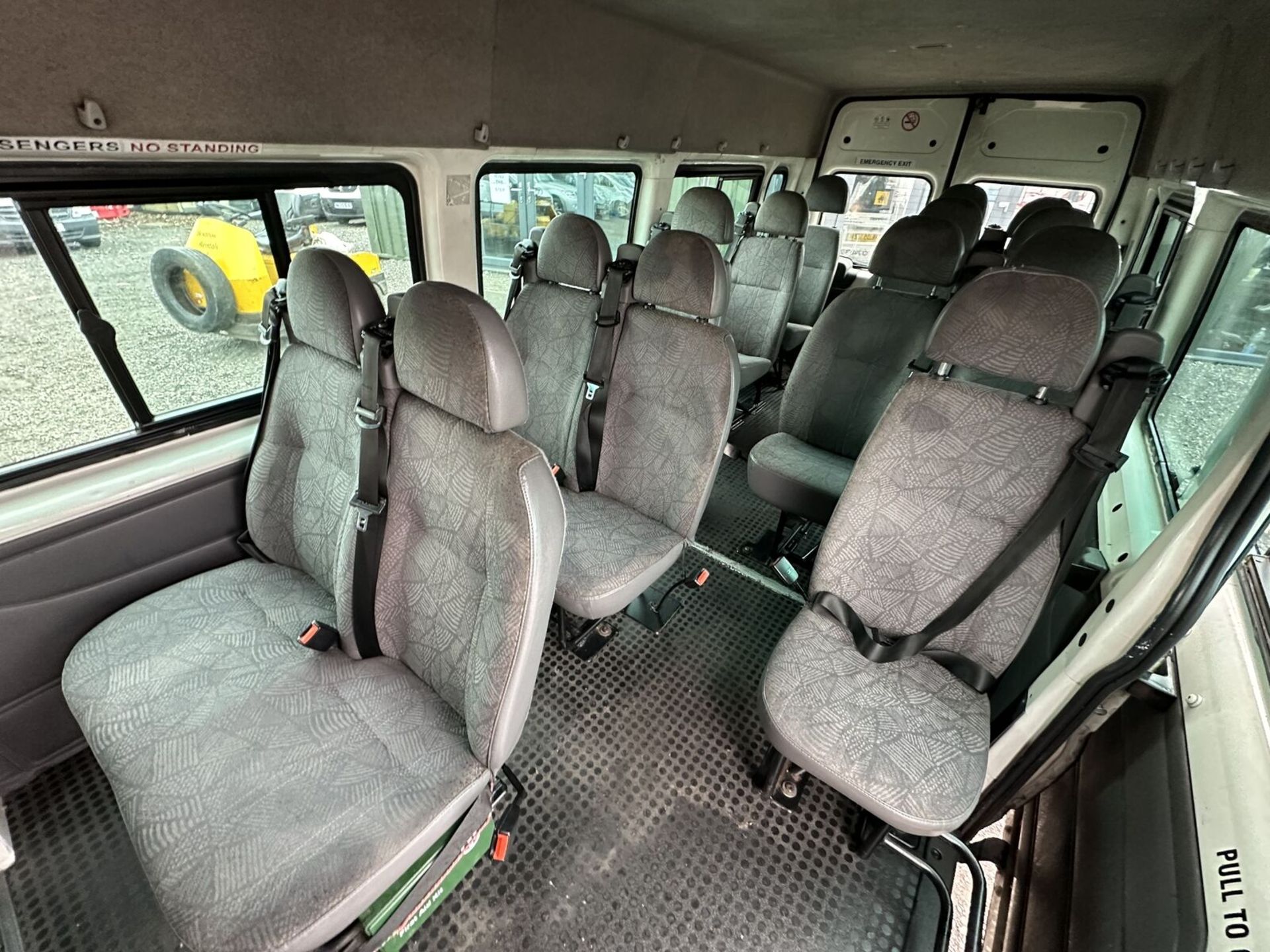 VERSATILE 2005 FORD TRANSIT MINIBUS: TURBO REPAIRABLE >>--NO VAT ON HAMMER--<< - Image 18 of 21