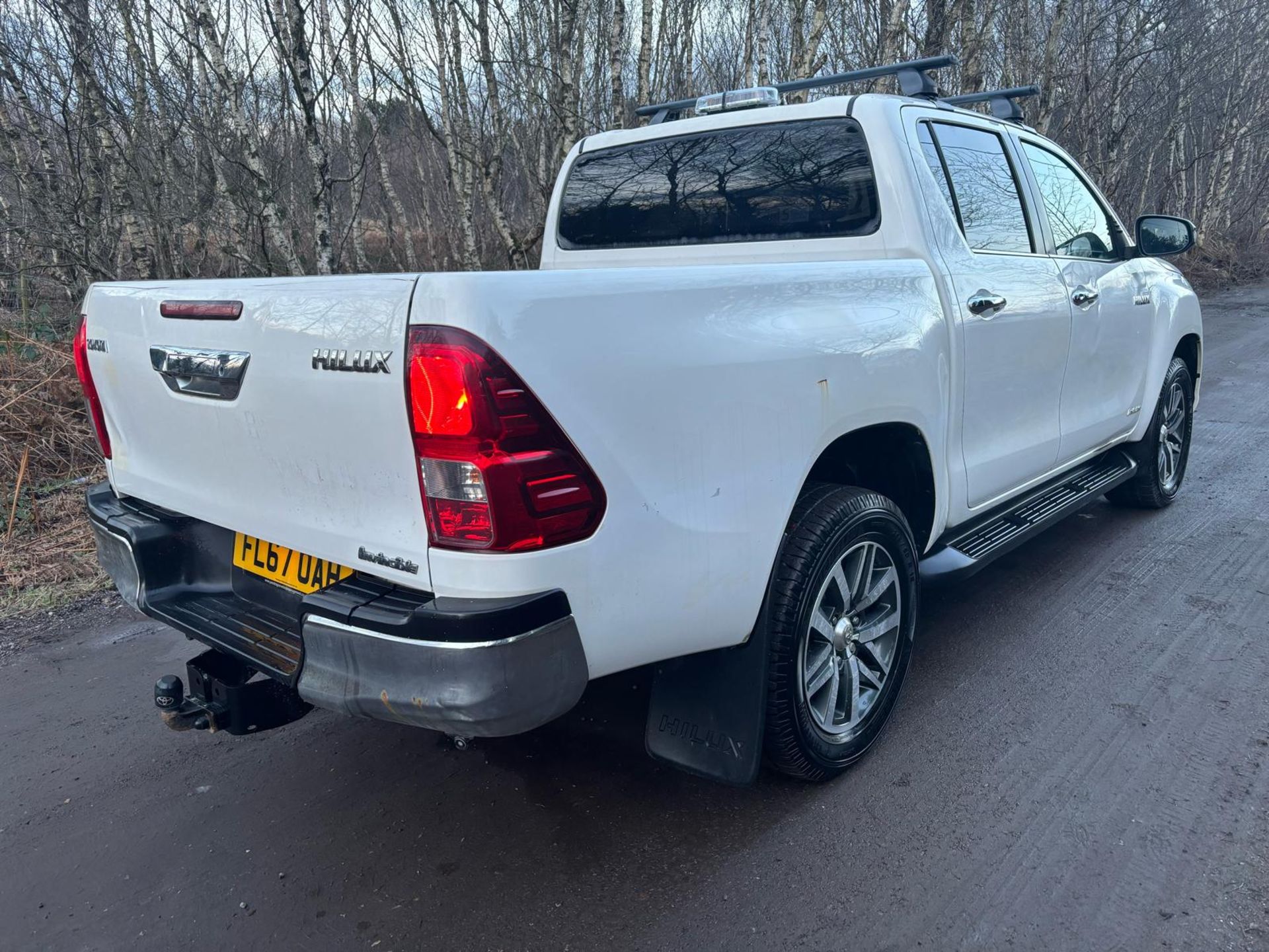 2018 TOYOTA HILUX INVINCIBLE DOUBLE CAB PICKUP TRUCK - Image 5 of 10