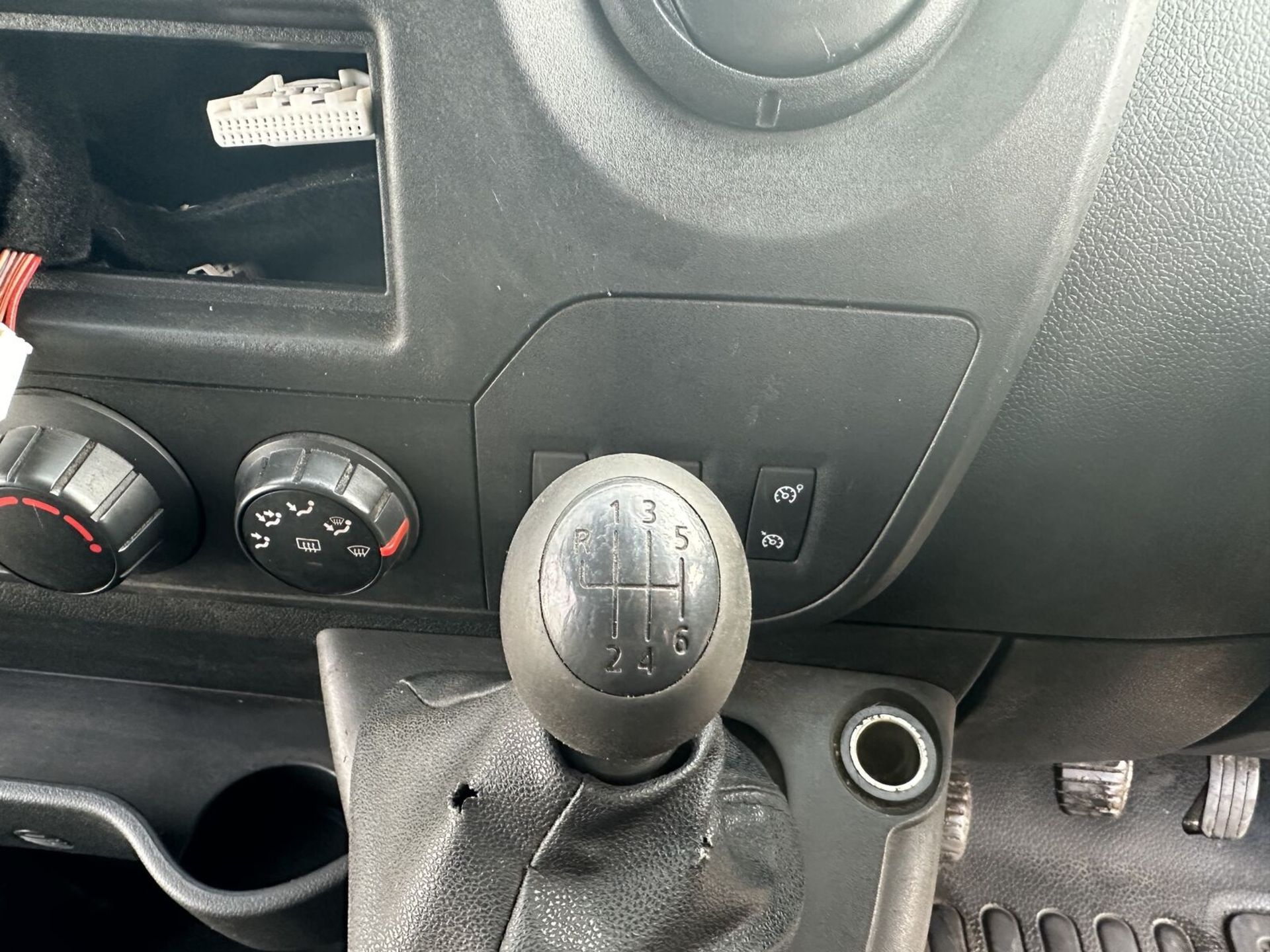 NISSAN NV400 SE PANEL VAN: EURO 6, SPARES OR REPAIRS, 68 PLATE - Image 8 of 17