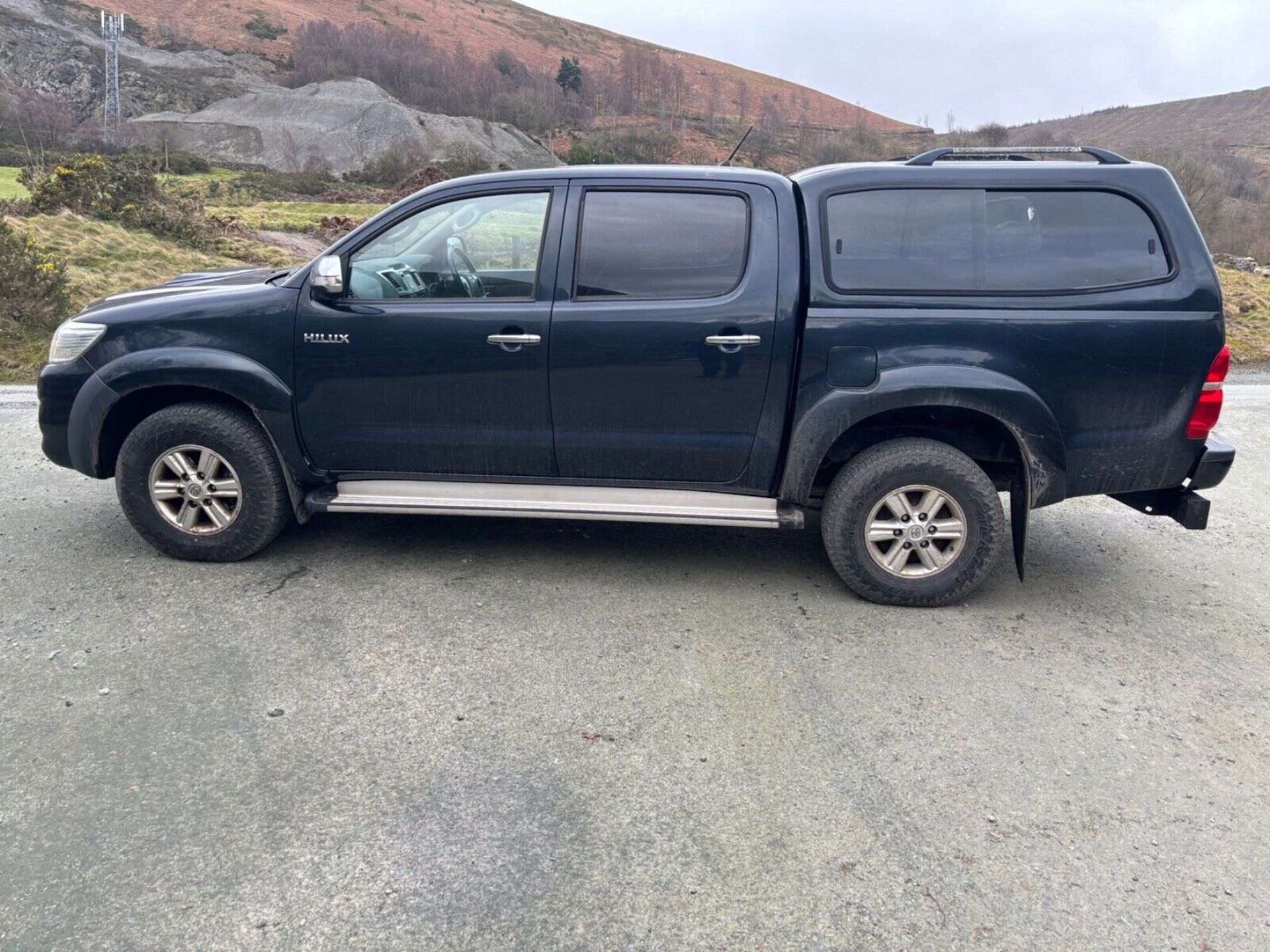 TOYOTA HILUX DOUBLE CAB PICKUP - Image 4 of 14