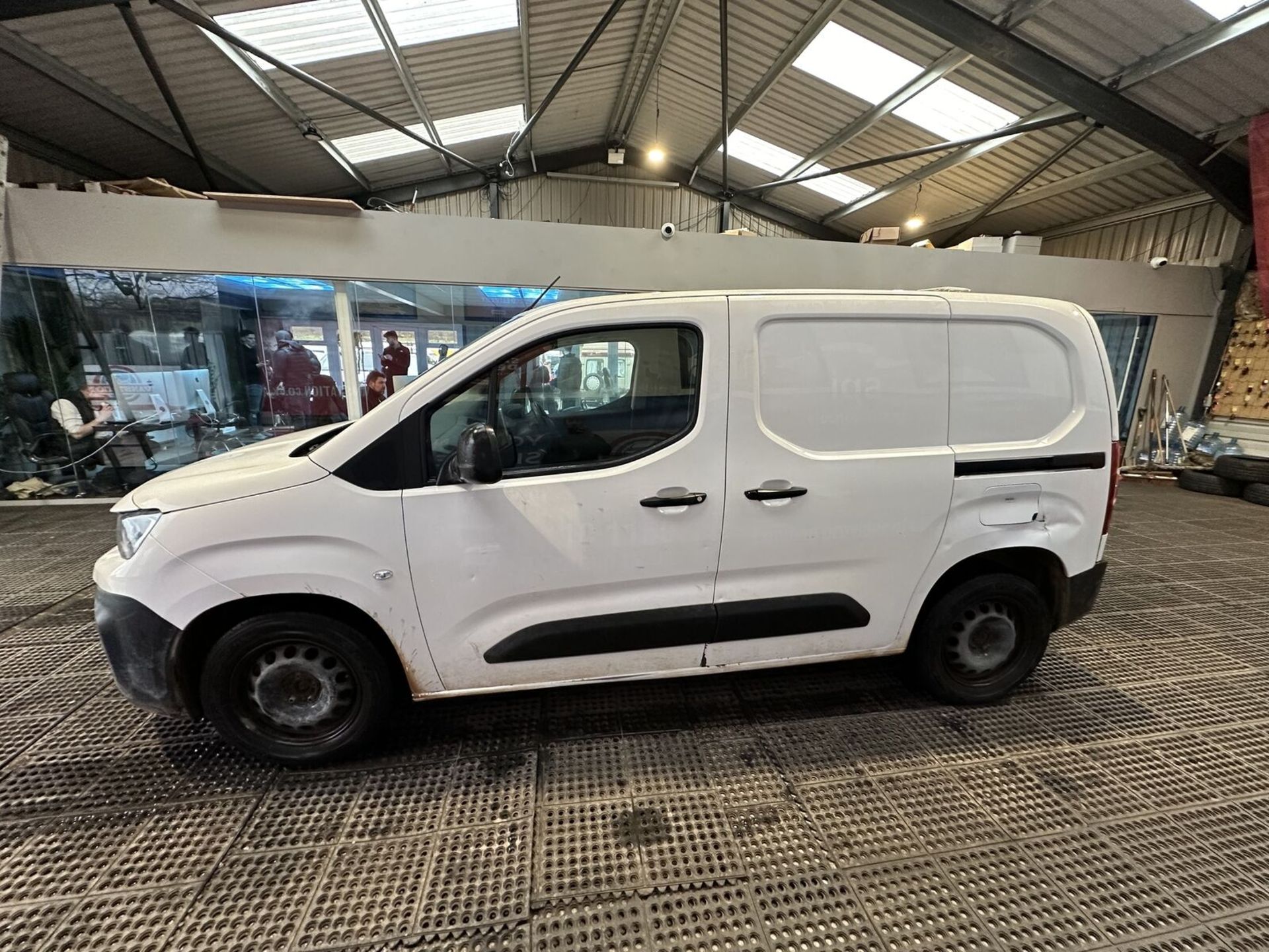 2019 PEUGEOT PARTNER BERLINGO: BLUEHDI 100, EURO 6, PROFESSIONAL VAN, FULL HISTORY - Image 2 of 12