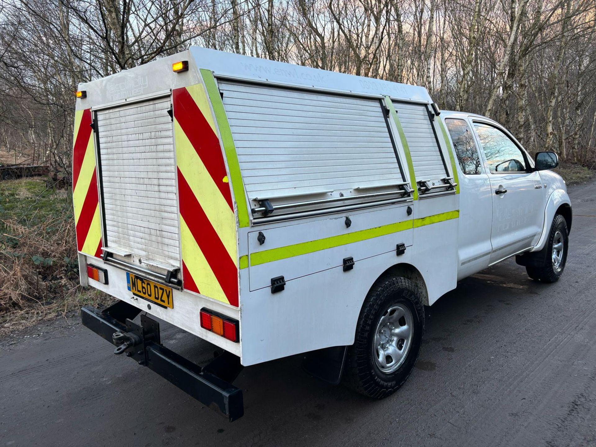 TOYOTA HILUX KING CAB PICKUP TRUCK - Image 2 of 18