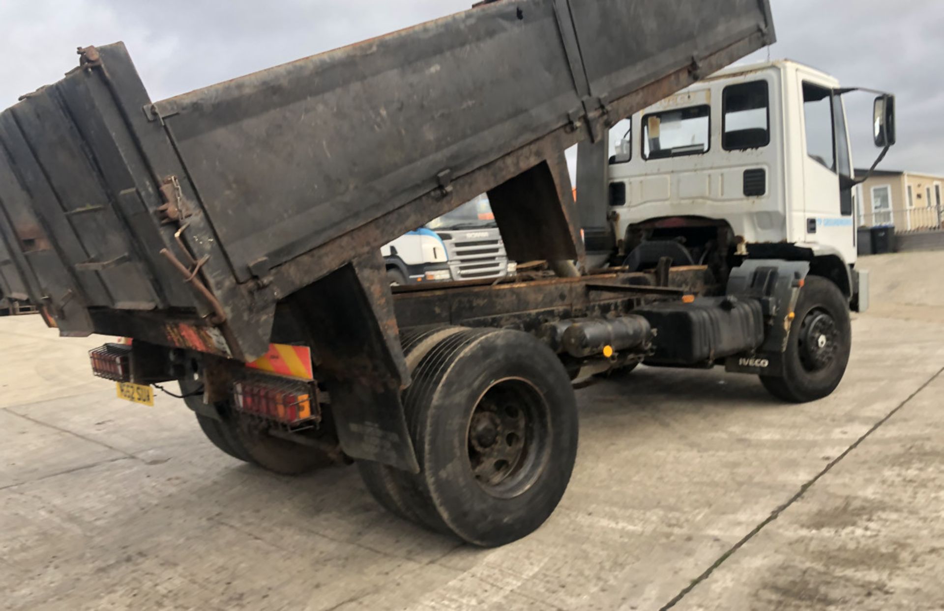 IVECO TRACTOR 180E18 STEEL BODY TIPPER TRUCK - Image 5 of 10