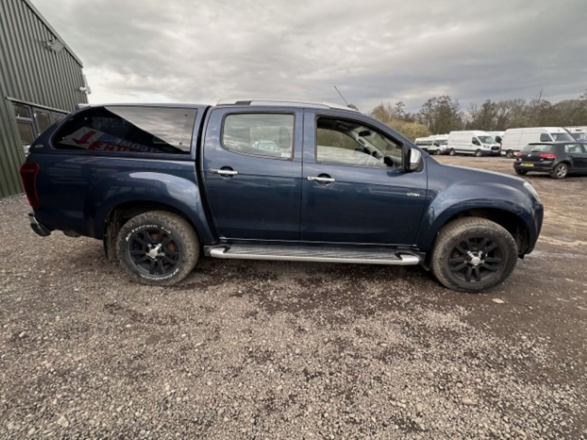 2017 ISUZU D-MAX 4X4: AUTO SPARES OR REPAIRS, READY FOR RESTORATION >>--NO VAT ON HAMMER--<< - Image 2 of 18