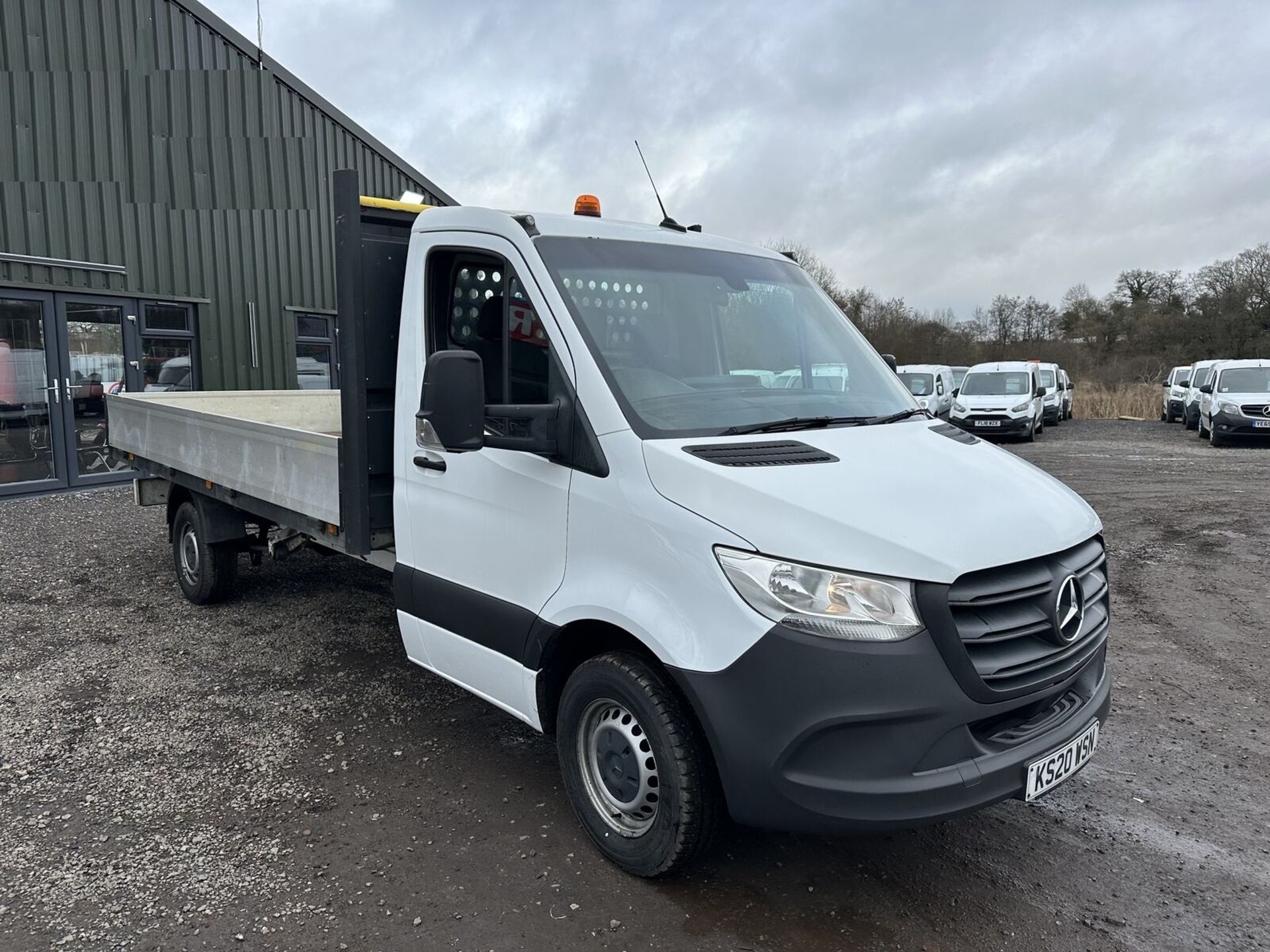 SPRINTER BEAUTY: 2020 MERCEDES FLATBED DROPSIDE - TOP SHAPE - Image 3 of 17