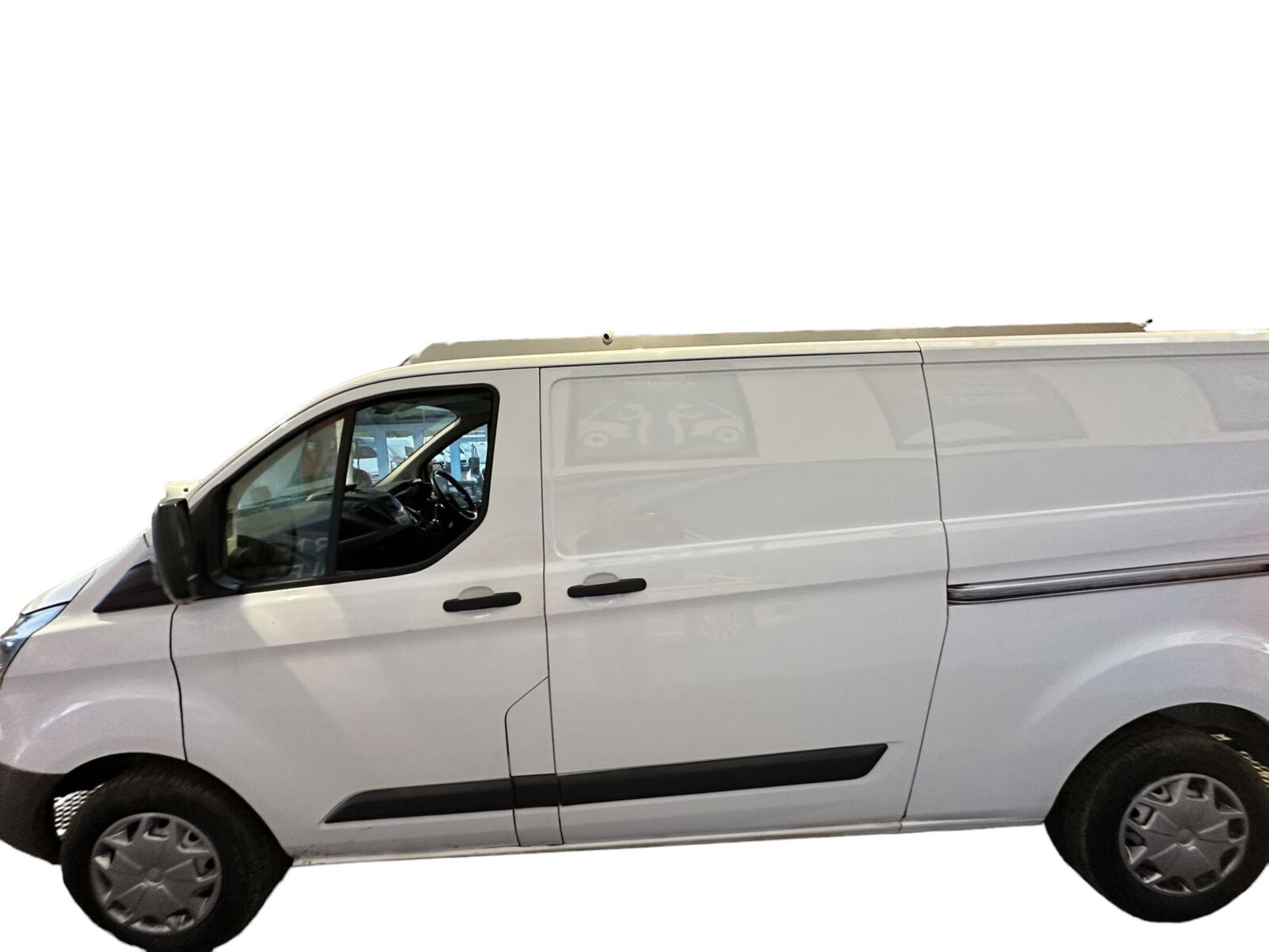 IMMACULATE WORKHORSE: 2018 FORD TRANSIT CUSTOM LOW ROOF VAN >>--NO VAT ON HAMMER--<< - Image 8 of 11