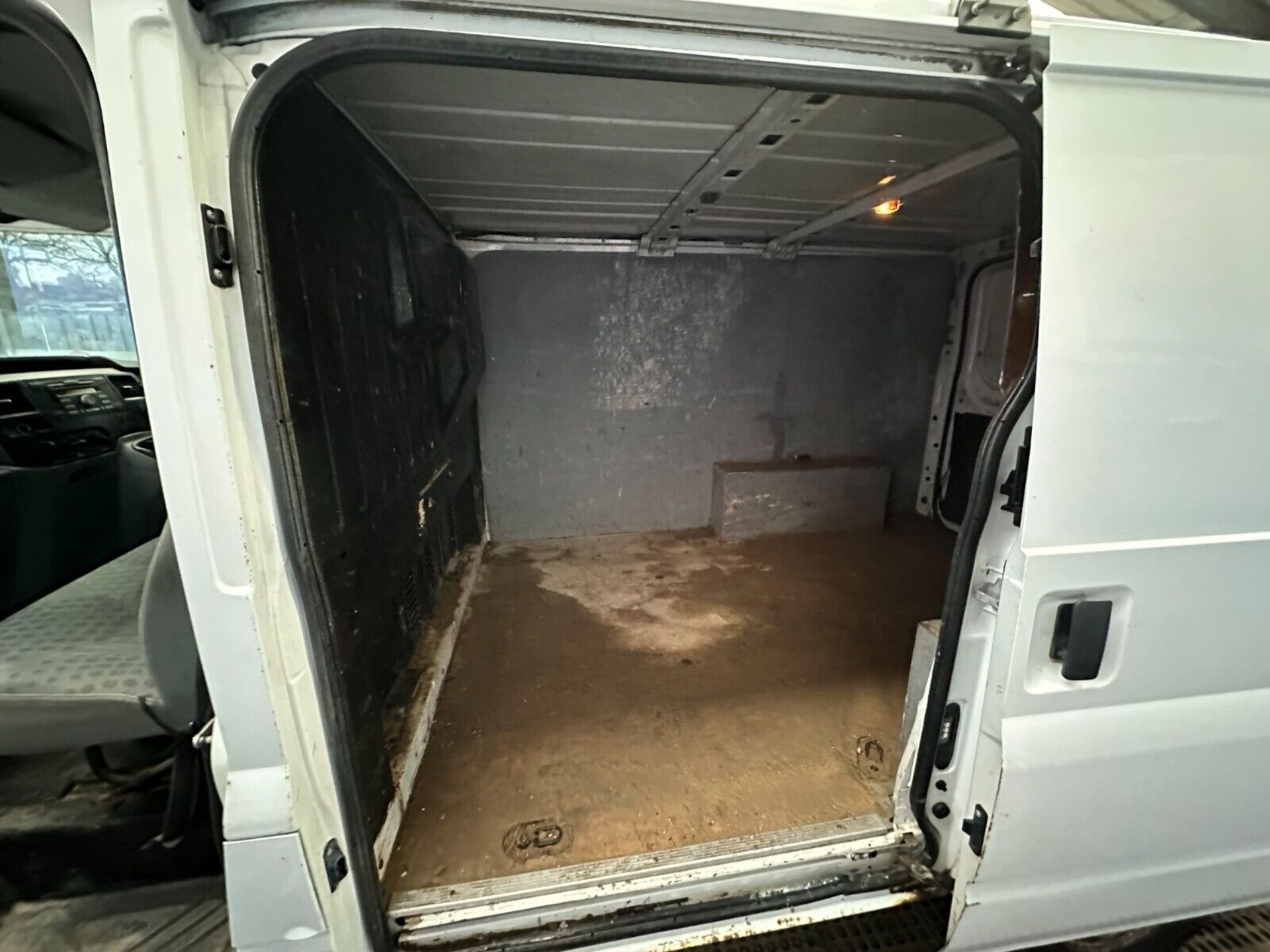 WHITE WARRIOR: FORD TRANSIT 280 SWB DIESEL PANEL VAN >>--NO VAT ON HAMMER--<< - Image 7 of 12