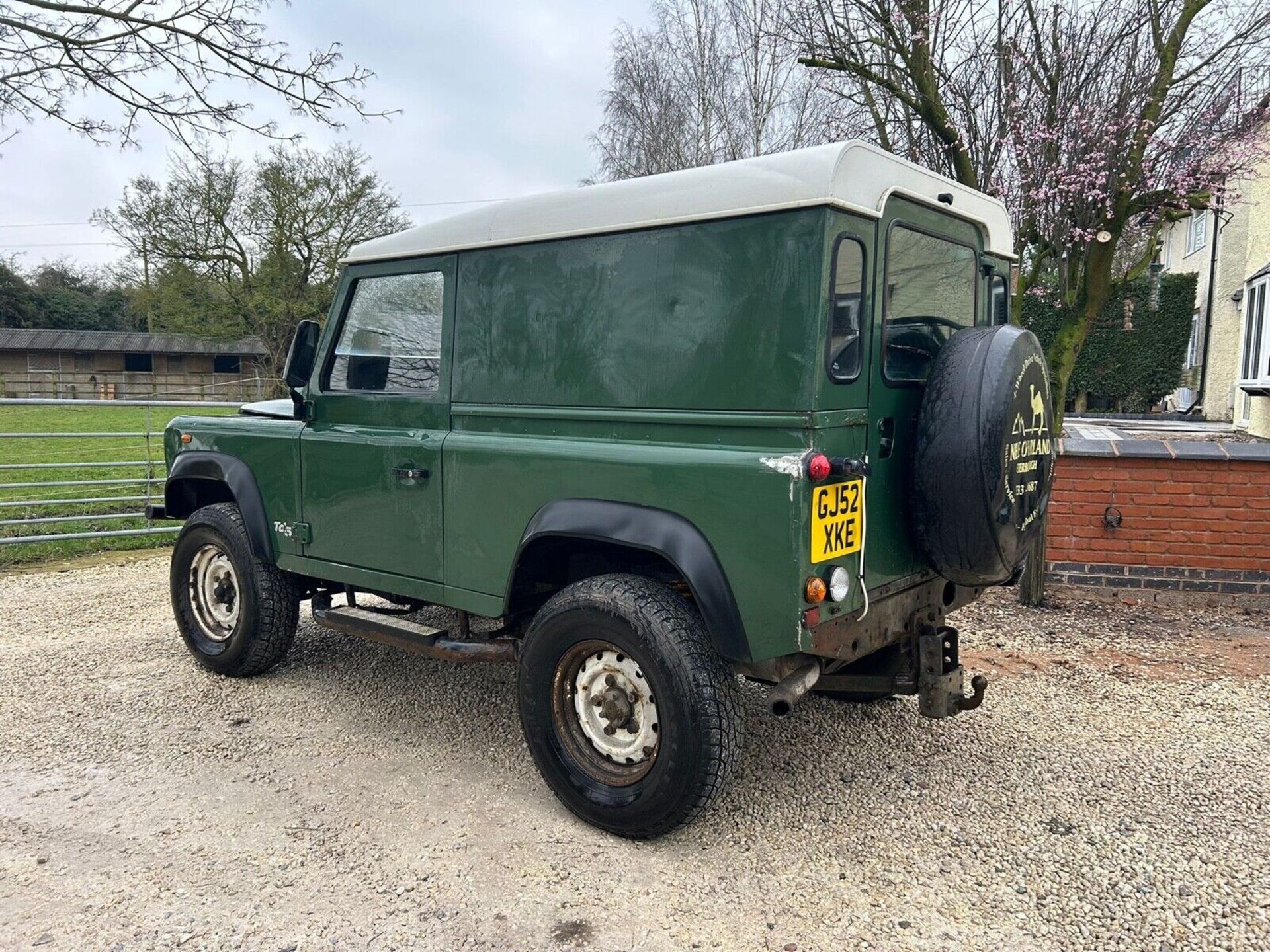 2002 (52 REG) LANDROVER DEFENDER 90 TD5 (NO VAT ON HAMMER) - Image 5 of 6