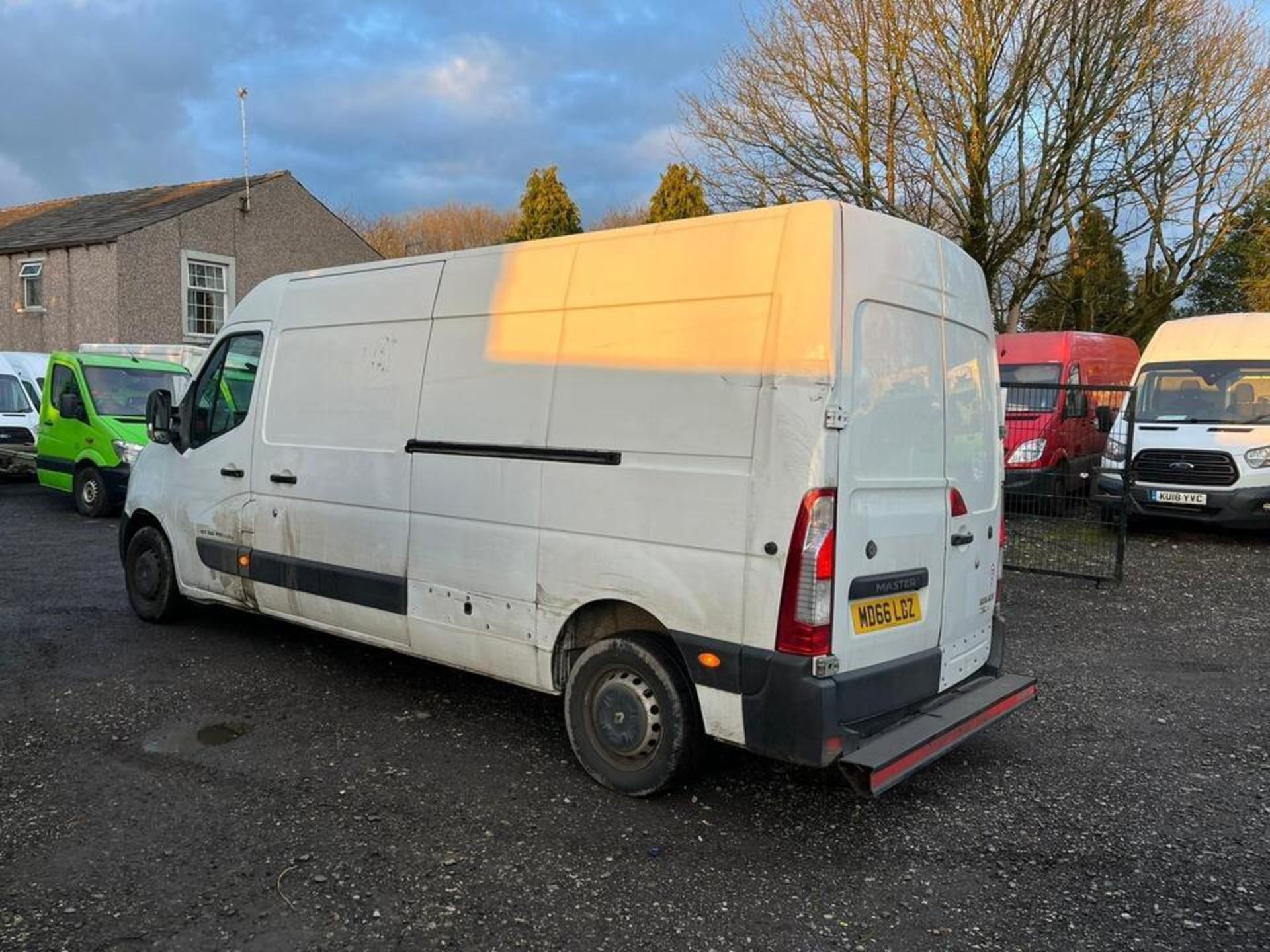 >>>SPECIAL CLEARANCE<<< 2017 RENAULT MASTER LM35 ENERGY DCI 145 BUSINESS LWB - BID NOW! - Image 12 of 15