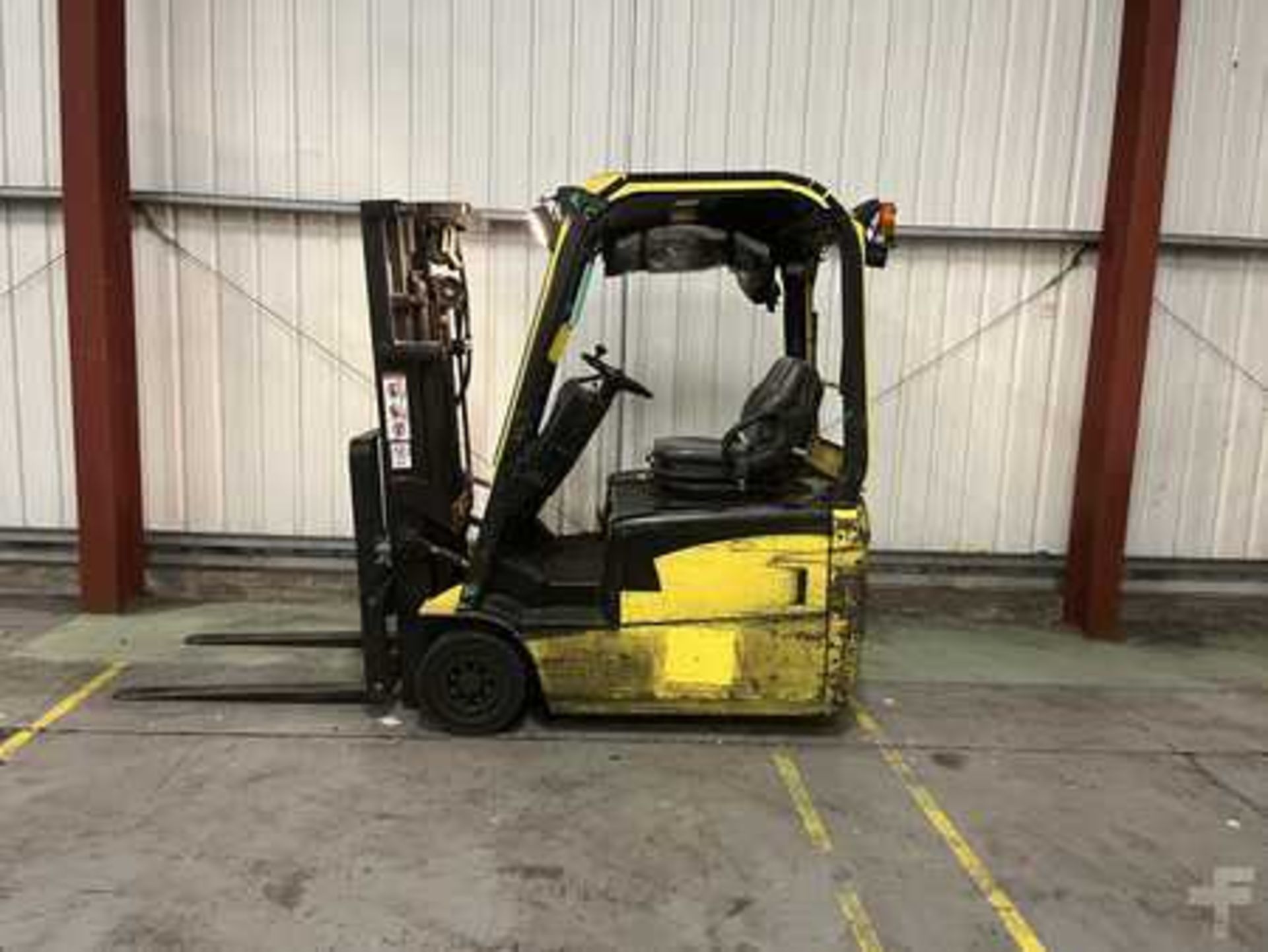 >>>SPECIAL CLEARANCE<<< ELECTRIC - 3 WHEELS CAT LIFT TRUCKS FB16NT *CHARGER INCLUDED