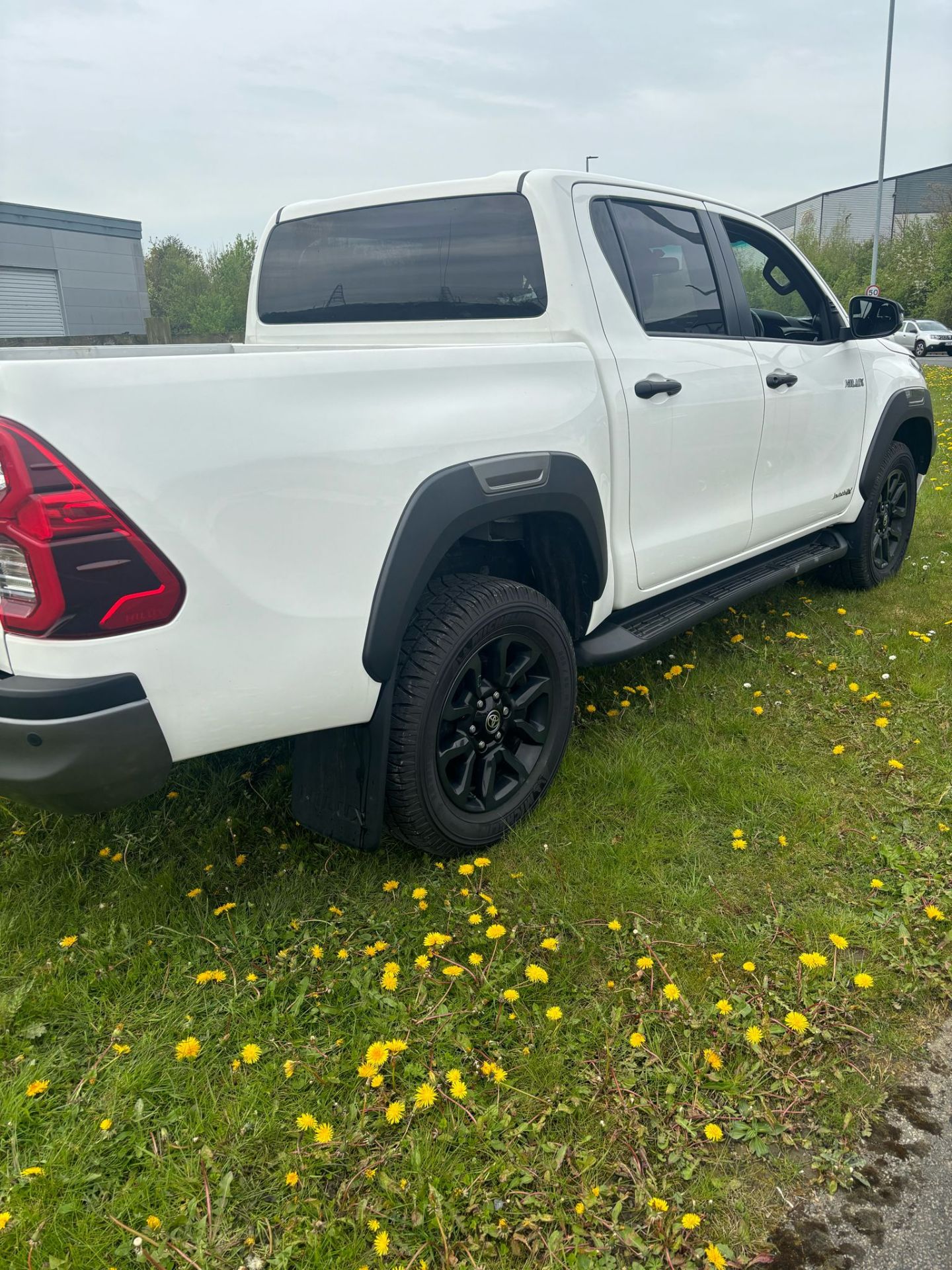 >>>SPECIAL CLEARANCE<<< TOYOTA 2022 HILUX INVINCIBLE X **ONLY 23K MILES - Image 10 of 14