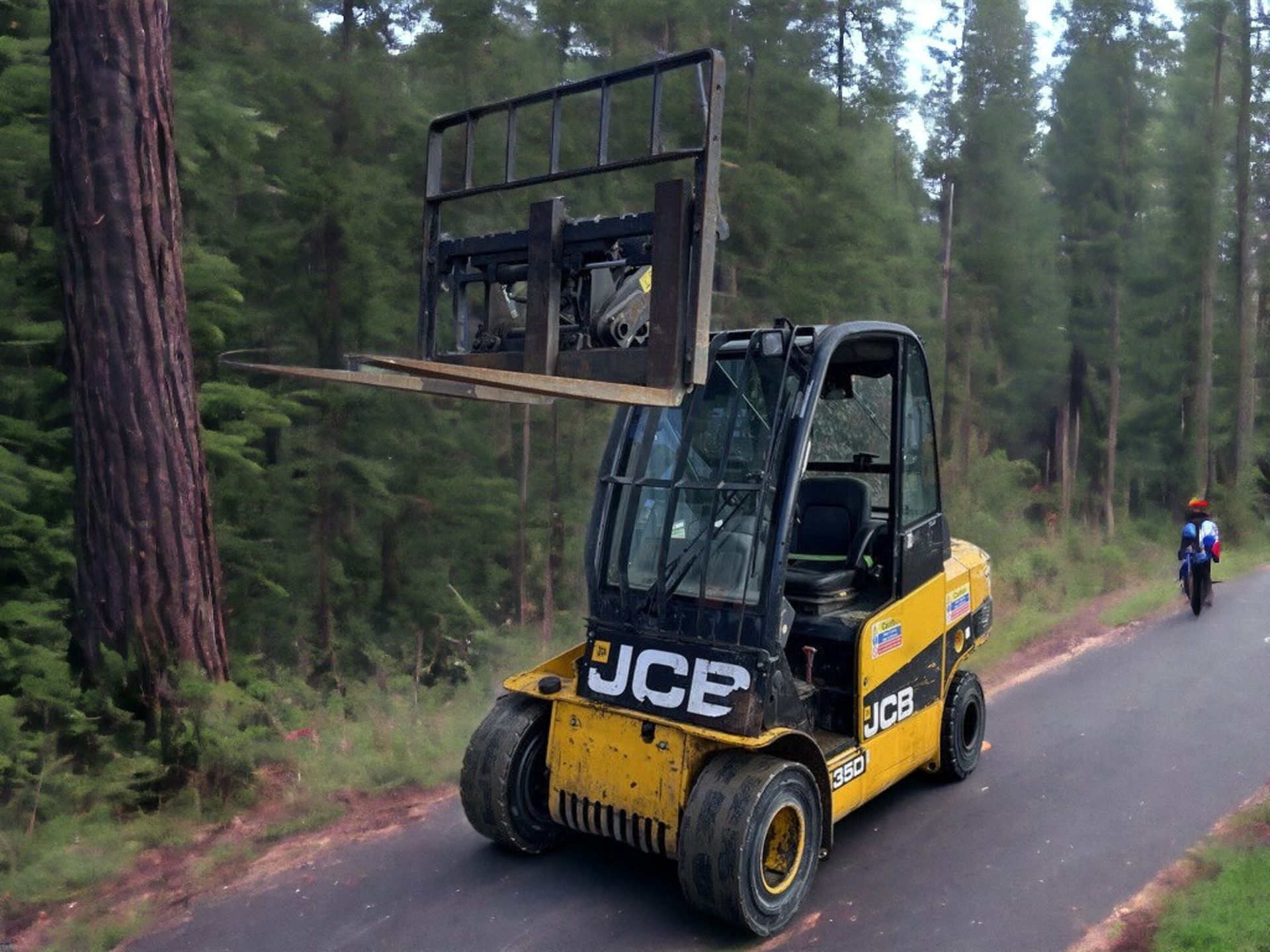 EFFICIENT AND RELIABLE: 2011 JCB TELETRUK TLT35D TELEHANDLER - ONLY 8201 HOURS - Image 3 of 9