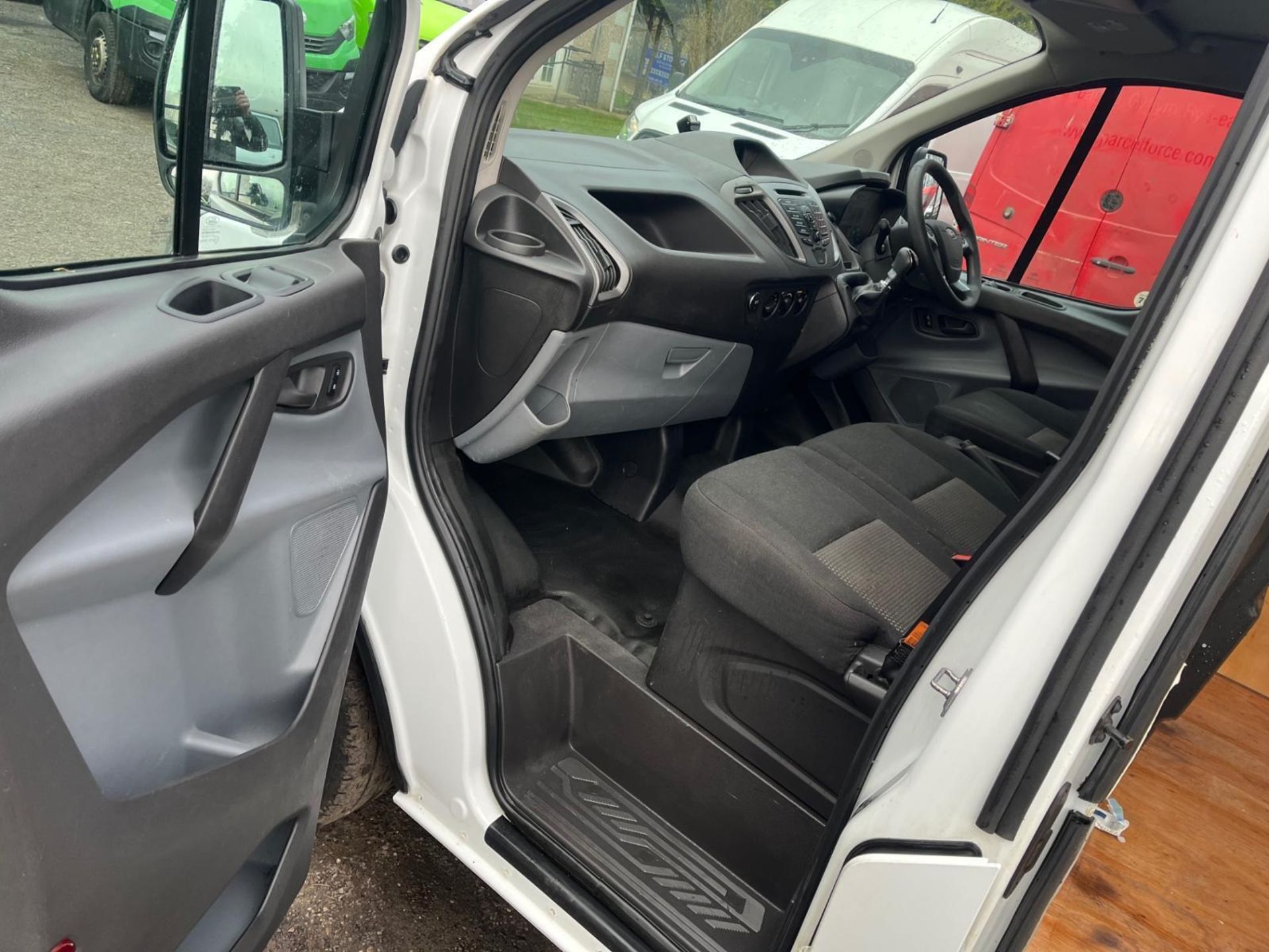 2018 FORD TRANSIT CUSTOM TDCI 130 L1 H1 SWB PANEL VAN ->>>SPECIAL CLEARANCE<<< - Image 8 of 15