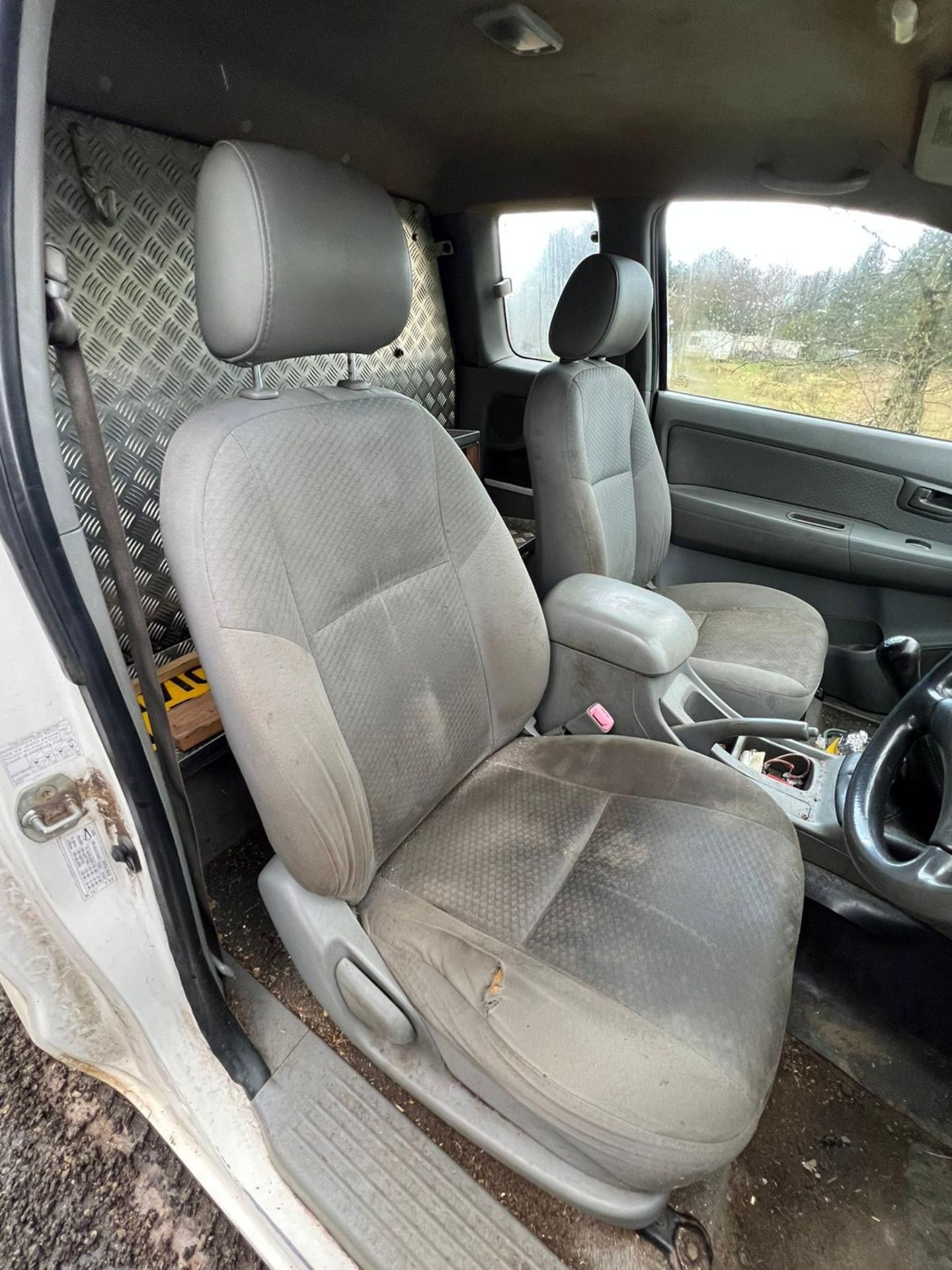 >>>SPECIAL CLEARANCE<<< TOYOTA HILUX KING CAB PICKUP TRUCK 12 MONTHS MOT - Image 8 of 13