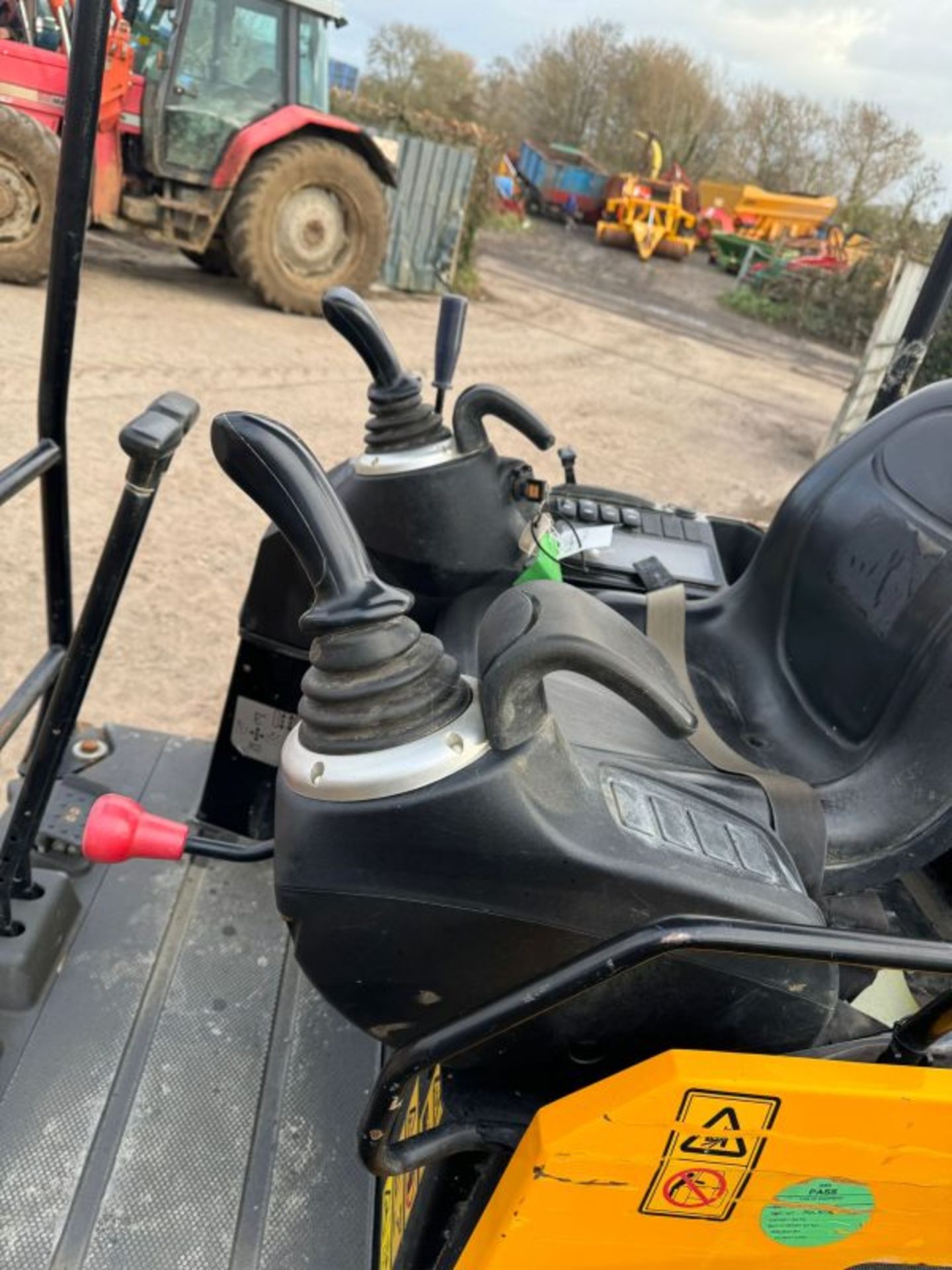 >>>SPECIAL CLEARANCE<<< JCB 15C-1 MINI DIGGER (2019) - Image 15 of 15