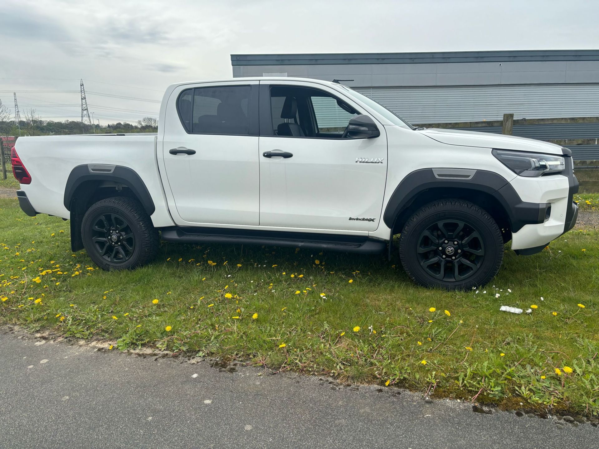 >>>SPECIAL CLEARANCE<<< TOYOTA 2022 HILUX INVINCIBLE X **ONLY 23K MILES - Image 2 of 14