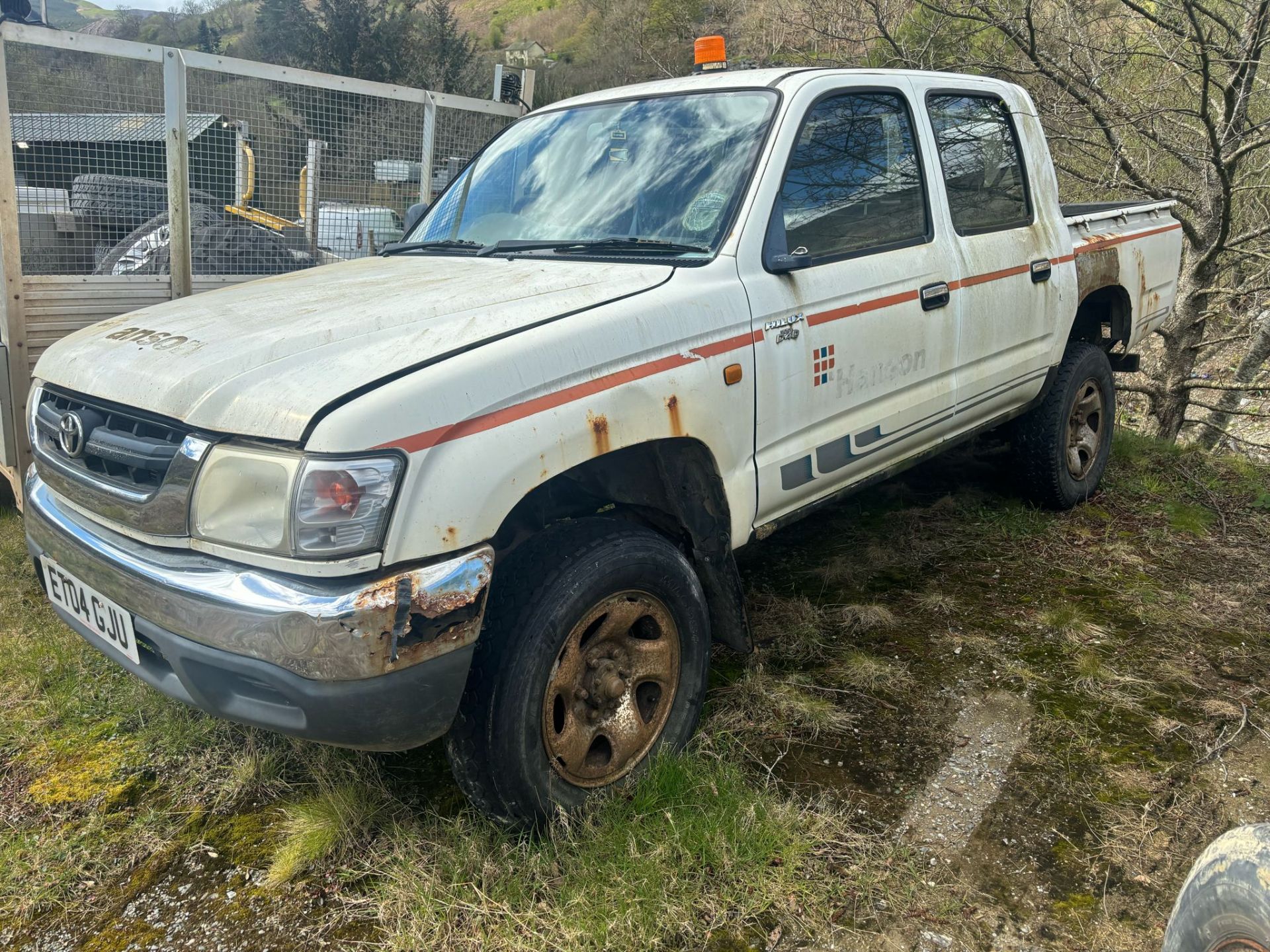 >>>SPECIAL CLEARANCE<<< 2004 TOYOTA HILUX DOUBLE CAB PICKUP TRUCK 4X4 - Image 2 of 4