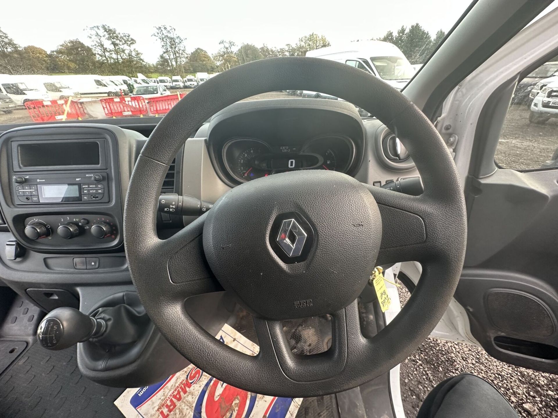 WHITE WONDER: 68 PLATE RENAULT TRAFIC EURO 6 VAN >>--NO VAT ON HAMMER--<< - Image 10 of 20