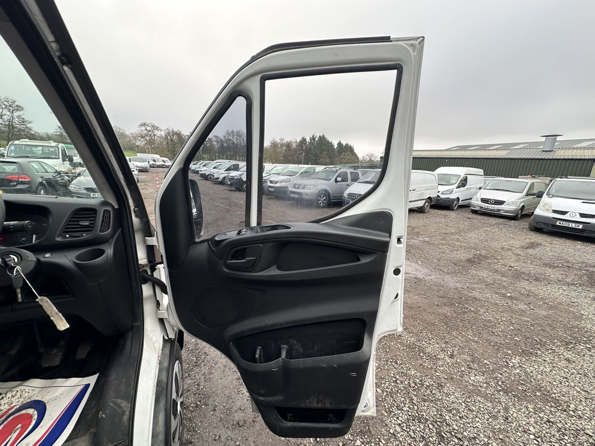 TURBO TROUBLE: 2018 IVECO DAILY HIGH ROOF VAN - ULEZ EURO 6 DEAL - Bild 17 aus 18