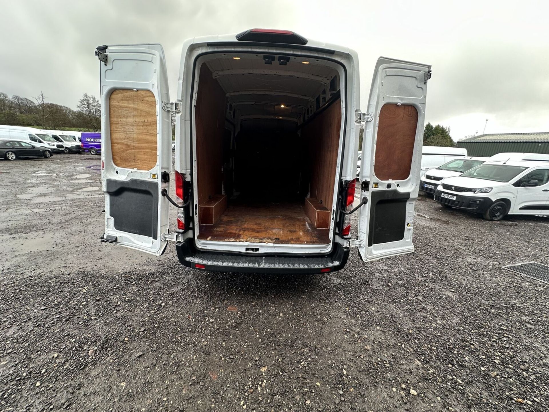 FORD TRANSIT T350: PRISTINE VAN, UNMATCHED PRICE >>--NO VAT ON HAMMER--<< - Image 13 of 15