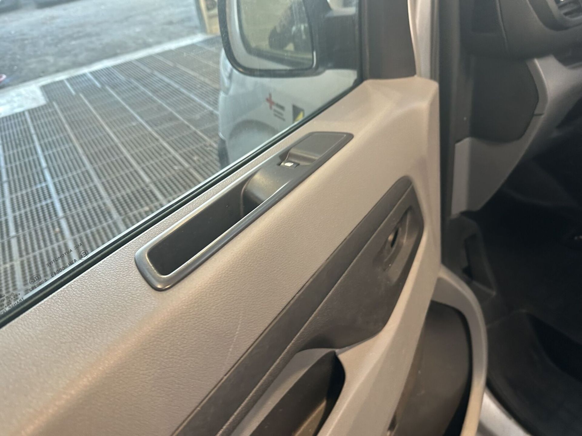 PREMIUM PERFORMANCE: 2019 CITROEN DISPATCH ENTERPRISE - Image 6 of 15