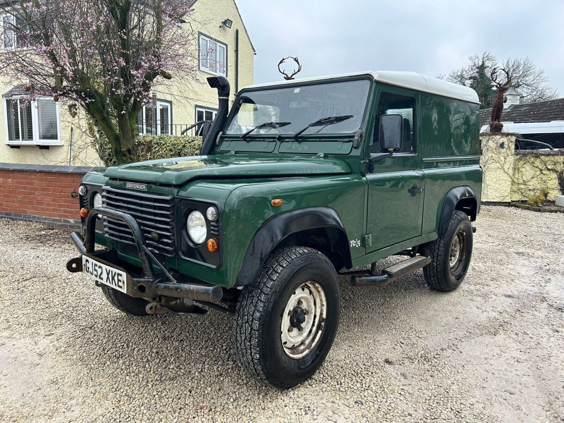 2002 (52 REG) LANDROVER DEFENDER 90 TD5 (NO VAT ON HAMMER) - Image 6 of 6