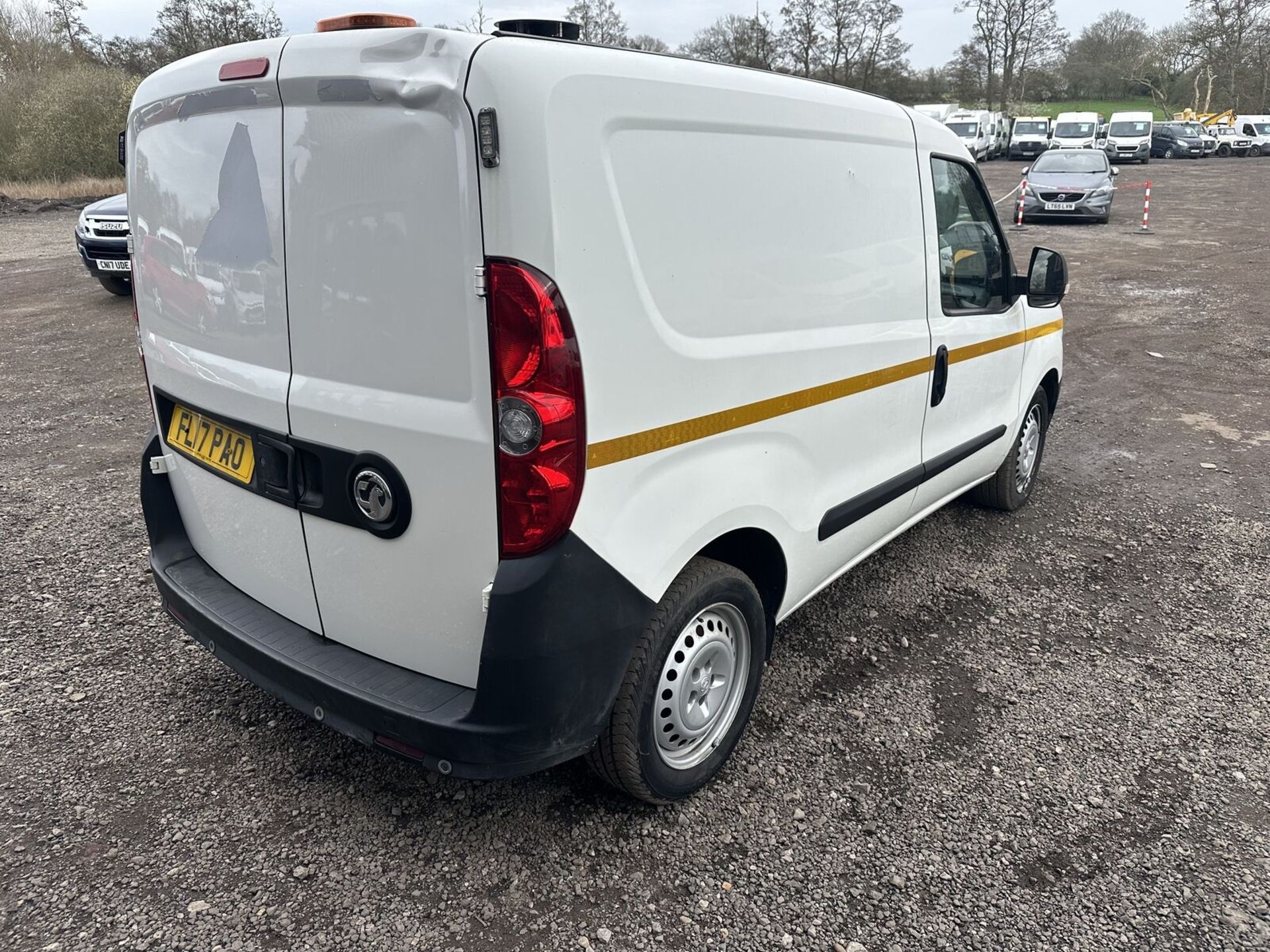 TURBO TLC: LOW MILES VAUXHALL COMBO, EURO 6, SPARES OR REPAIRS >>--NO VAT ON HAMMER--<< - Image 3 of 15
