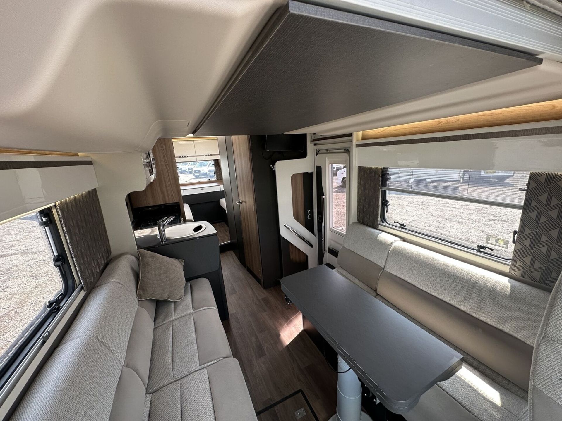 COMFORT CRUSADER: FIAT DUCATO SWIFT ESCAPE 674 WITH LUXURIOUS FEATURES - Image 5 of 18