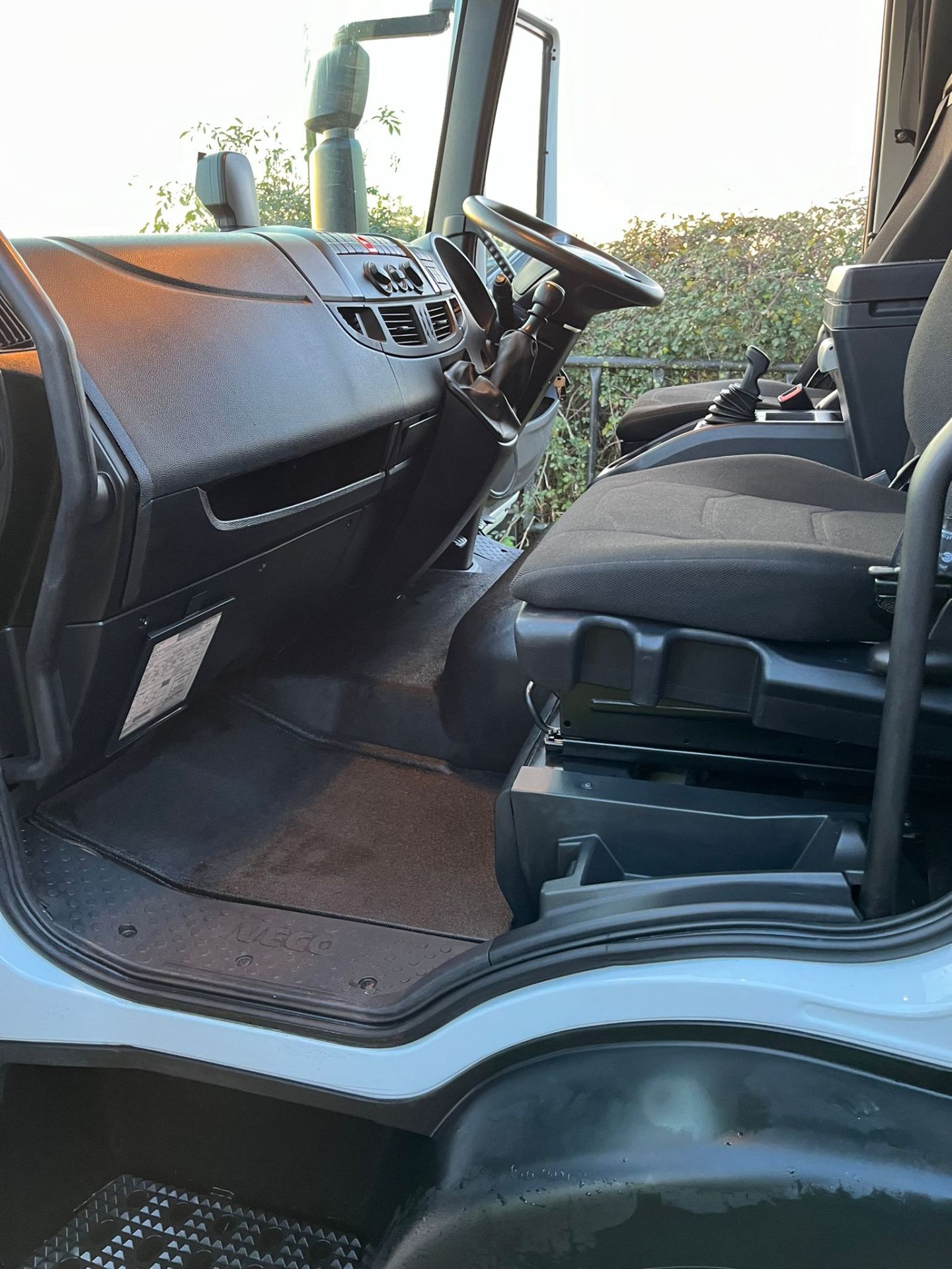 SPACIOUS SLEEPER CAB: 2019 IVECO EUROCARGO FOR HAULING - Image 21 of 21