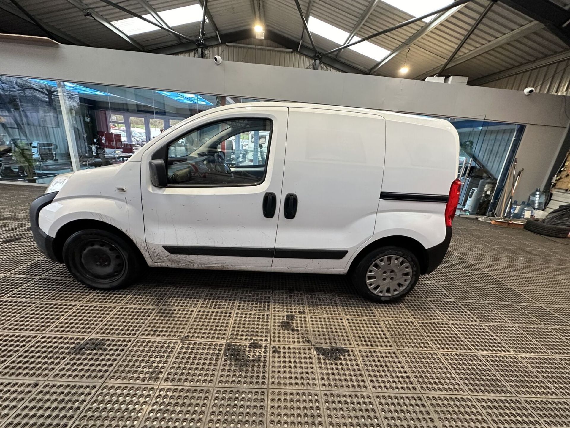 LITTLE WORKHORSE: 65 PLATE PEUGEOT BIPPER DIESEL - READY FOR ACTION >>--NO VAT ON HAMMER--<< - Image 3 of 13