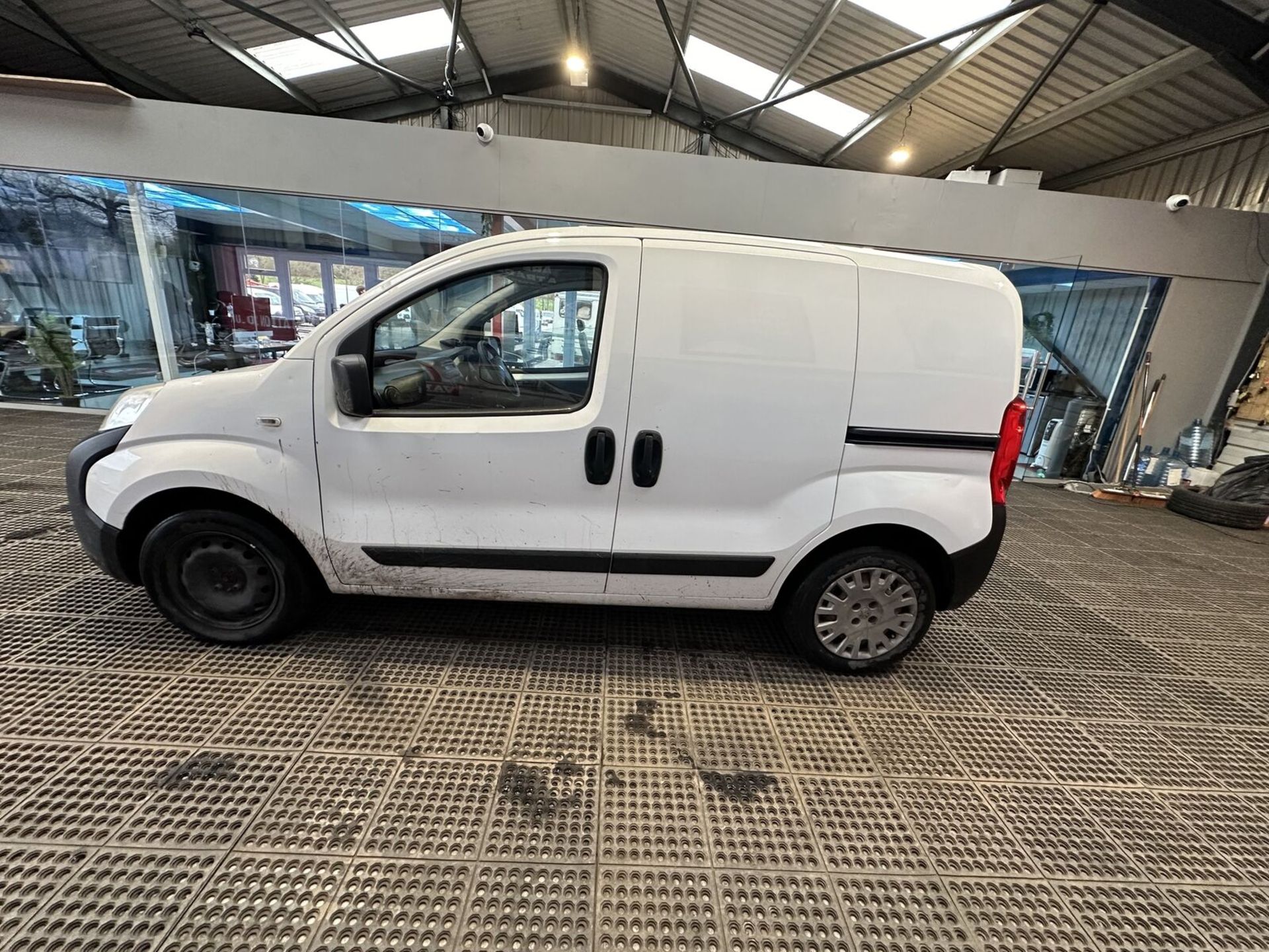 LITTLE WORKHORSE: 65 PLATE PEUGEOT BIPPER DIESEL - READY FOR ACTION >>--NO VAT ON HAMMER--<< - Bild 3 aus 13