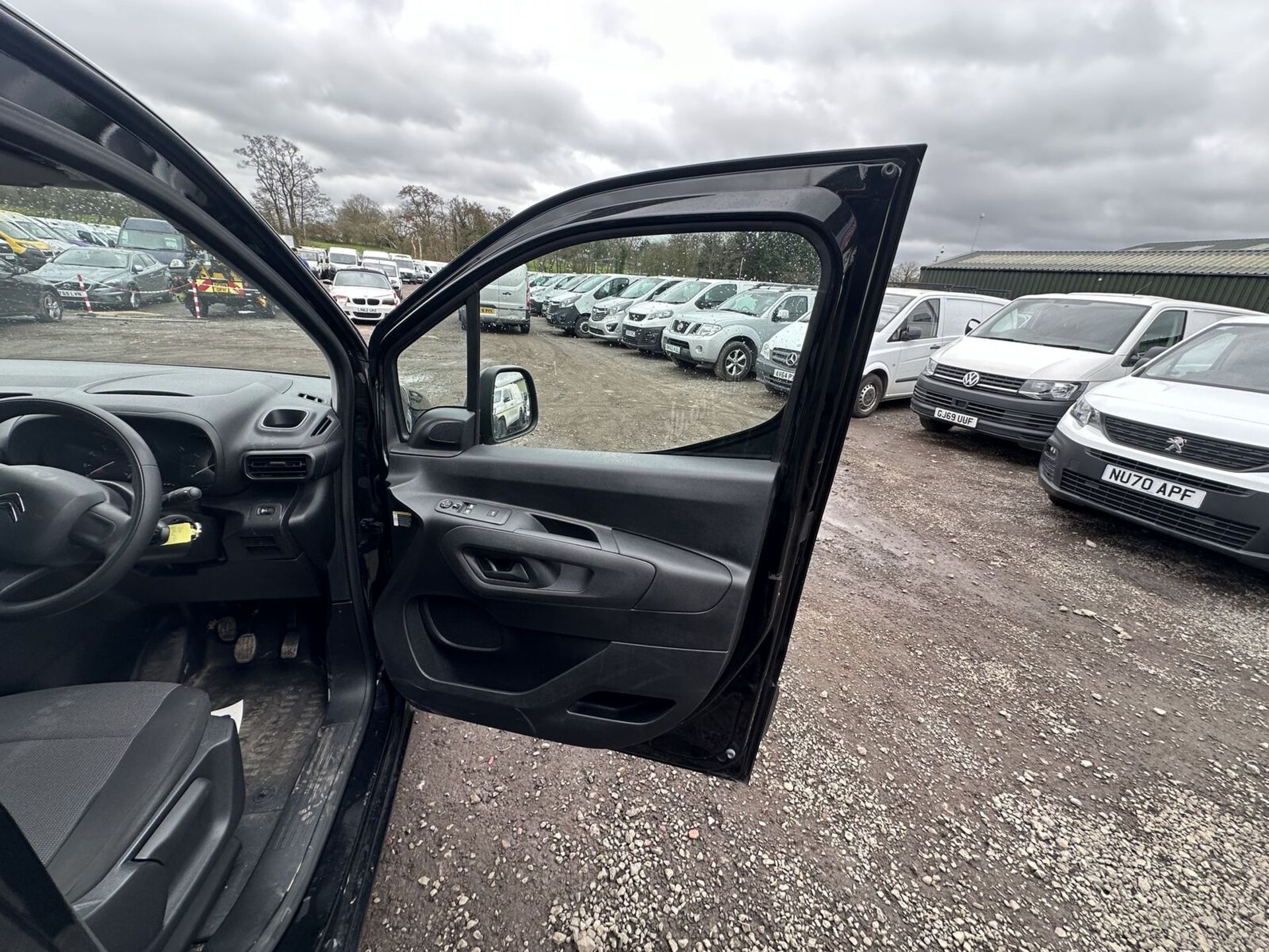 BLACK VAN RESTORATION: CITROEN BERLINGO, SEIZED ENGINE ISSUE >>--NO VAT ON HAMMER--<< - Image 6 of 14